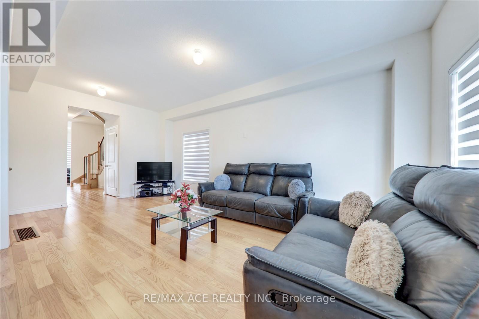 1097 Cameo Street, Pickering, Ontario  L1X 0L7 - Photo 10 - E12402711