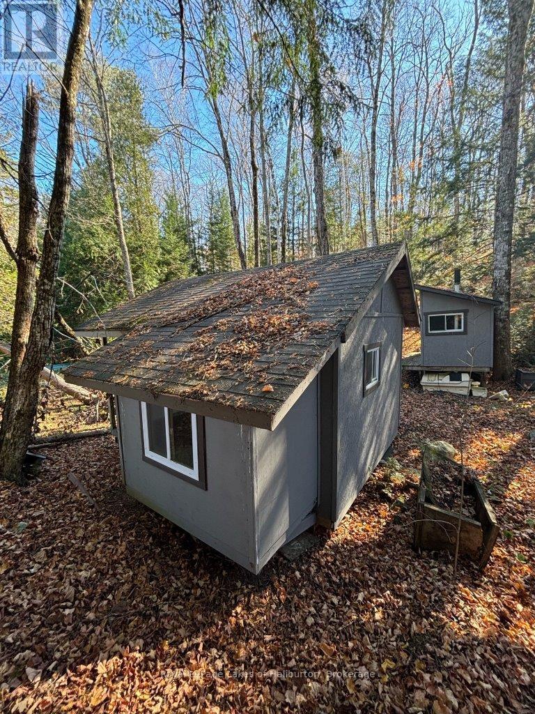 8 Cannonball Lane, Minden Hills, Ontario  K0M 1X0 - Photo 2 - X12402727