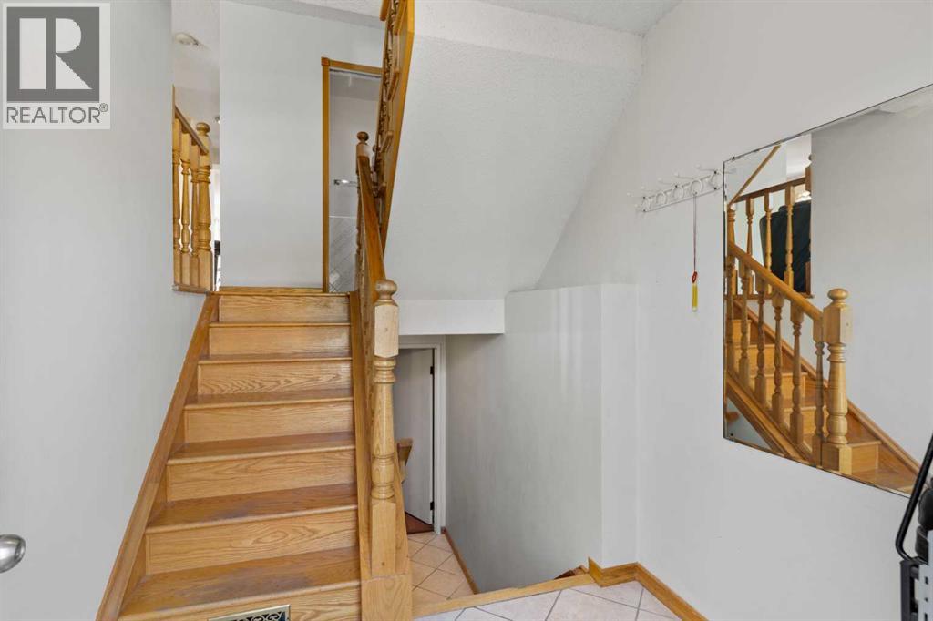 89 Edgedale Drive Nw, Calgary, Alberta  T3A 2R6 - Photo 4 - A2256293
