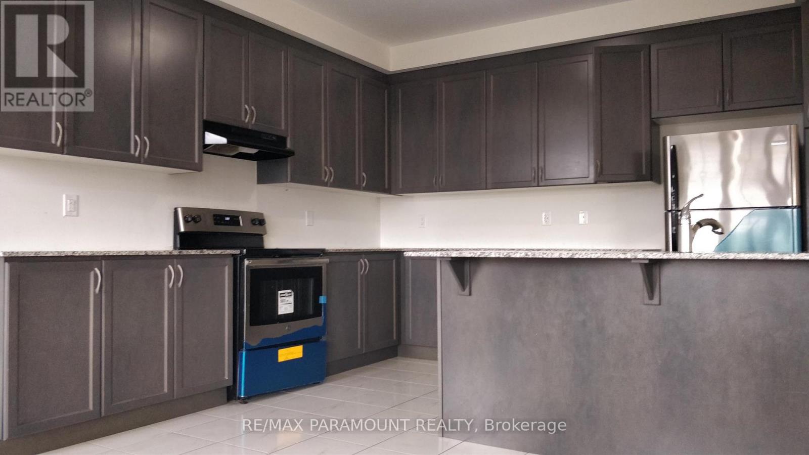 15 Affusion Road, Brampton, Ontario  L7A 0H1 - Photo 4 - W12402734