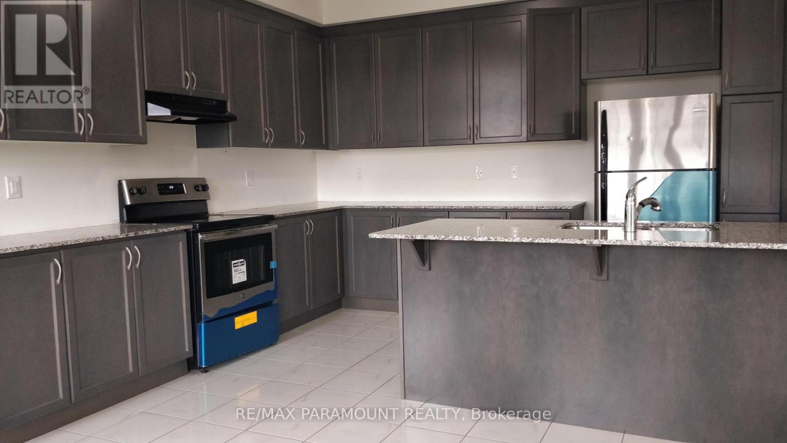 15 Affusion Road, Brampton, Ontario  L7A 0H1 - Photo 5 - W12402734