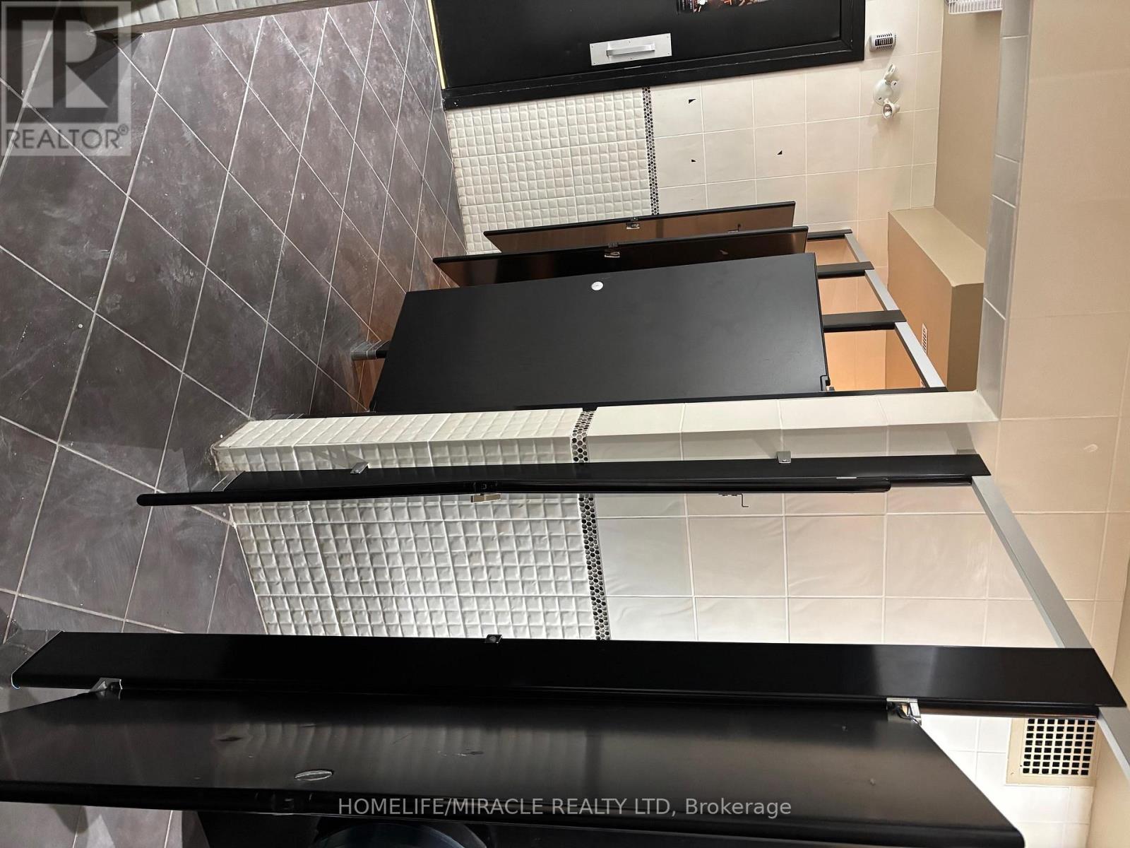 5890 Main Street, Niagara Falls, Ontario L2G 5Z8 - Photo 14 - X12402724