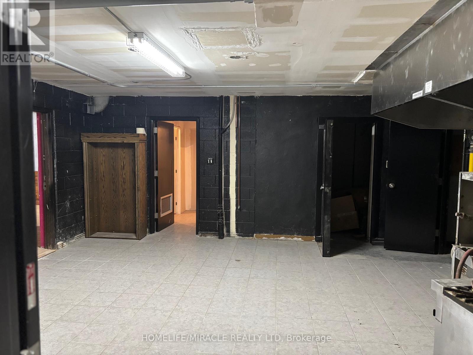 5890 Main Street, Niagara Falls, Ontario L2G 5Z8 - Photo 20 - X12402724