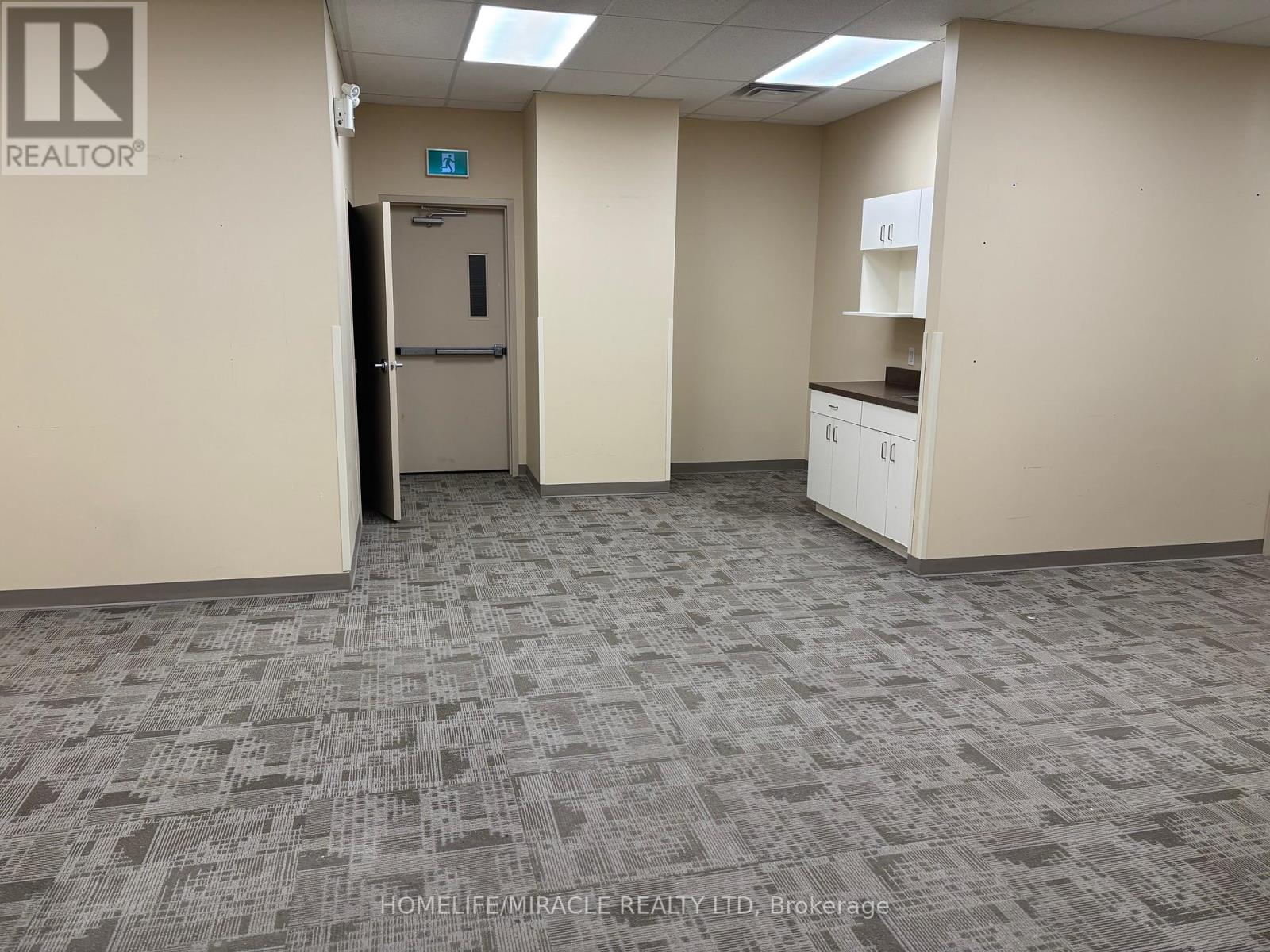 5890 Main Street, Niagara Falls, Ontario L2G 5Z8 - Photo 9 - X12402724