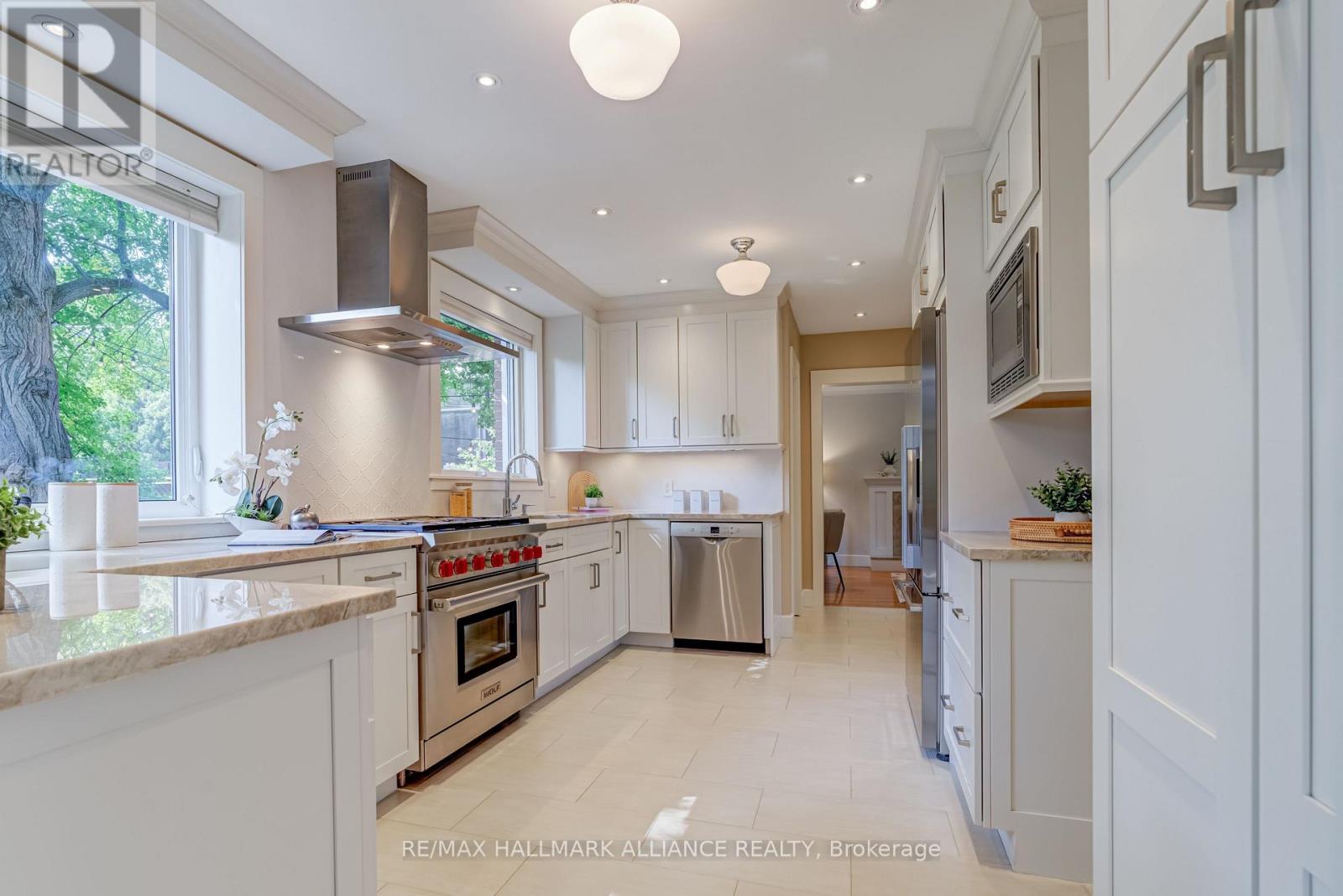 196 Sabel Street, Oakville, Ontario  L6L 3V4 - Photo 10 - W12400802