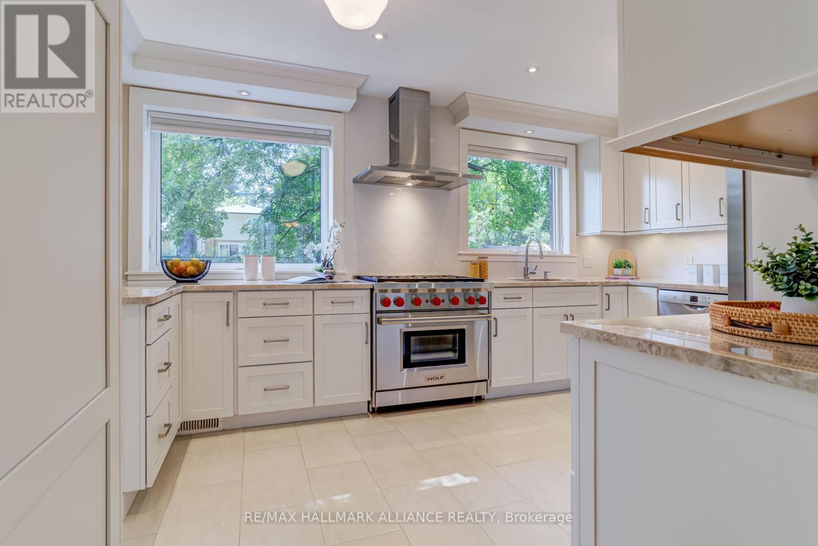 196 Sabel Street, Oakville, Ontario  L6L 3V4 - Photo 13 - W12400802