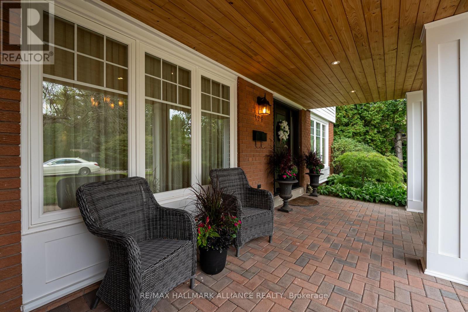 196 Sabel Street, Oakville, Ontario  L6L 3V4 - Photo 3 - W12400802