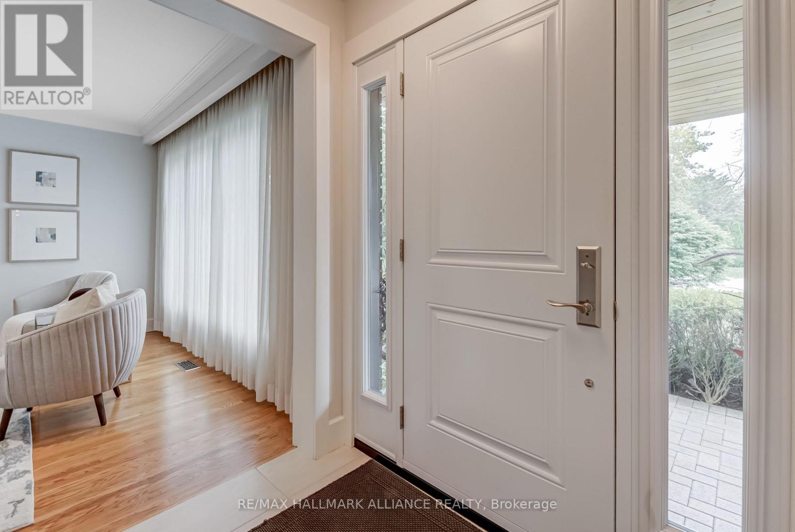 196 Sabel Street, Oakville, Ontario  L6L 3V4 - Photo 5 - W12400802