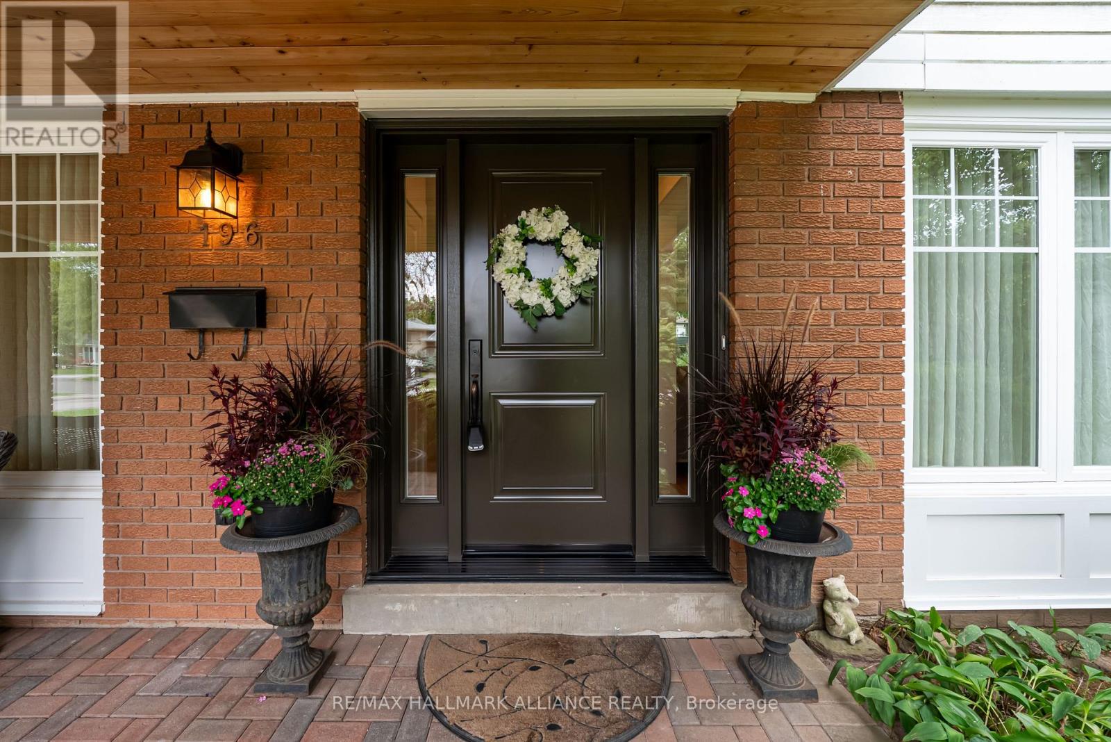 196 Sabel Street, Oakville, Ontario  L6L 3V4 - Photo 4 - W12400802