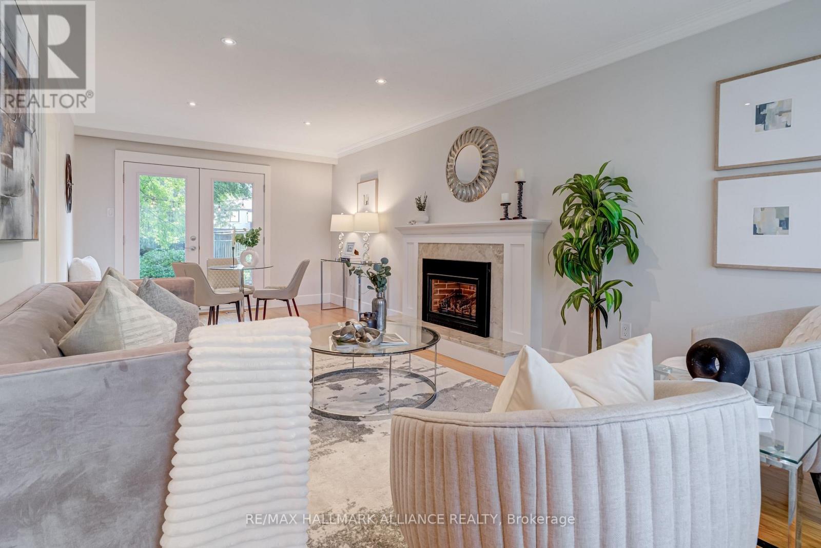 196 Sabel Street, Oakville, Ontario  L6L 3V4 - Photo 6 - W12400802