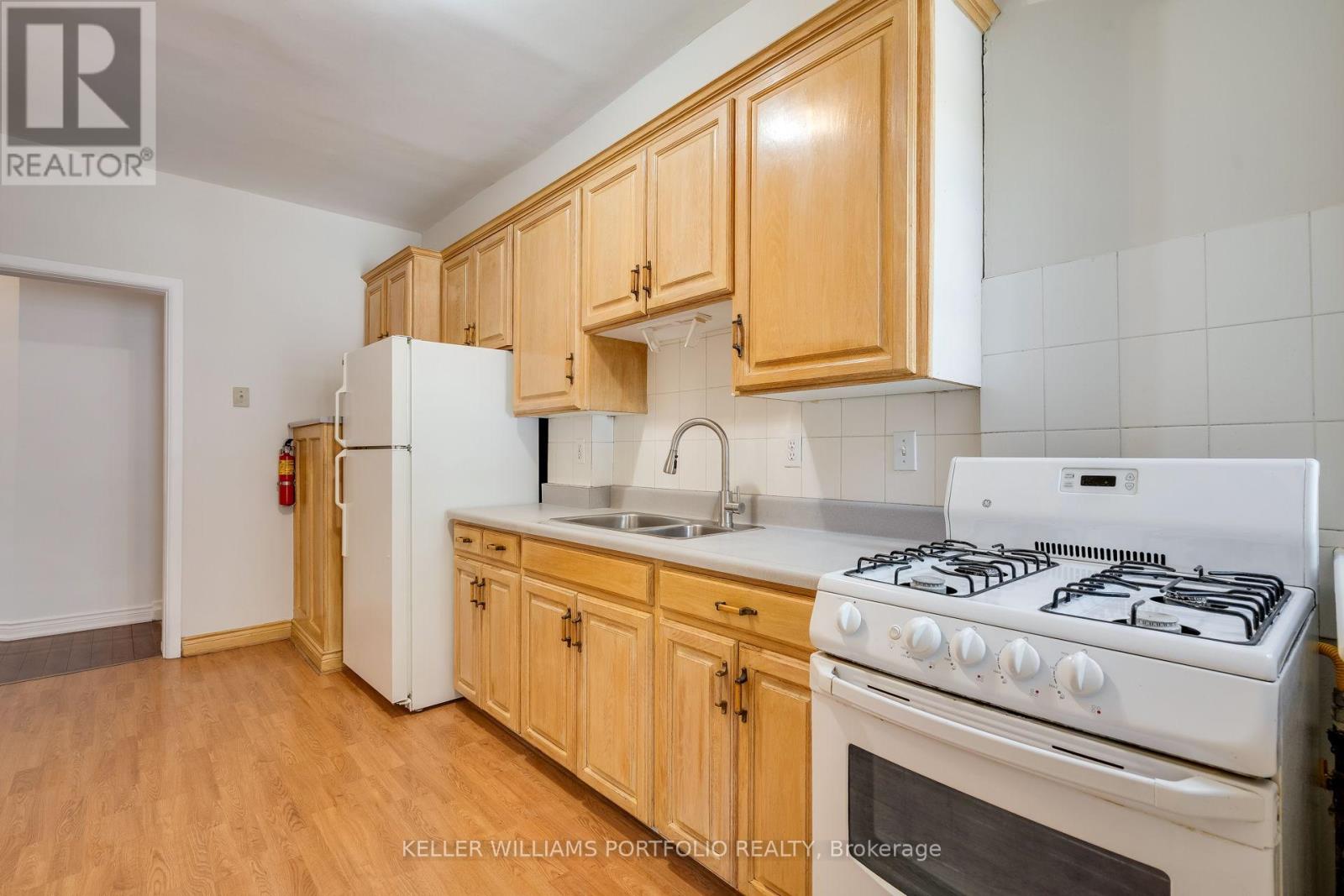 65 Westholme Avenue, Toronto, Ontario  M6P 3B9 - Photo 11 - W12402747