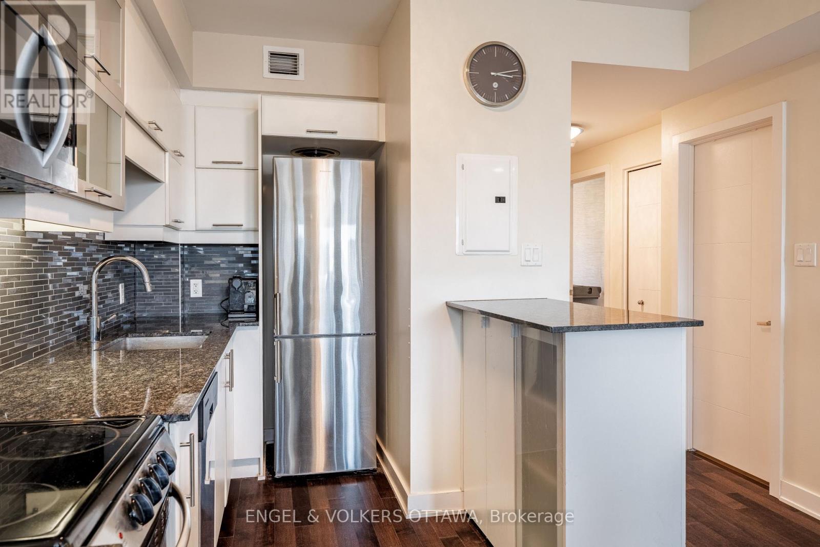 707 - 40 Nepean Street, Ottawa, Ontario  K2P 0X5 - Photo 6 - X12402760