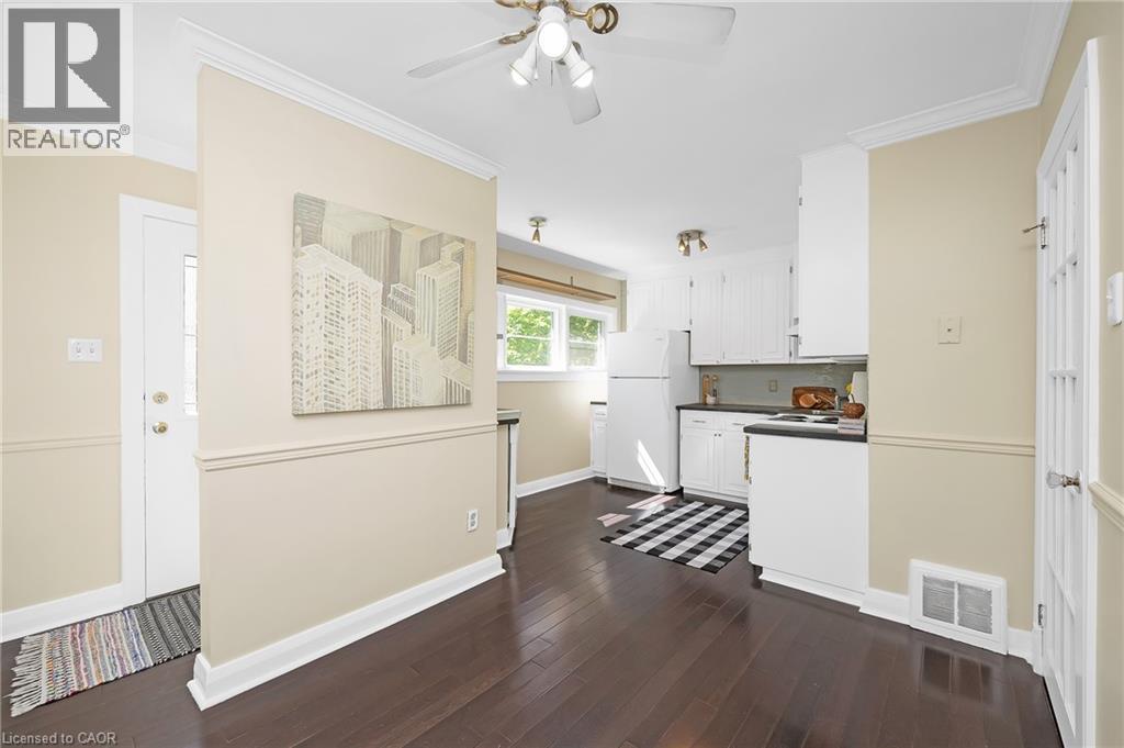 2067 Maplewood Drive, Burlington, Ontario  L7R 2C6 - Photo 8 - 40736325