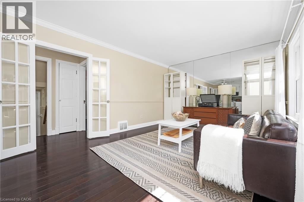 Property at 2067 MAPLEWOOD Drive image 5