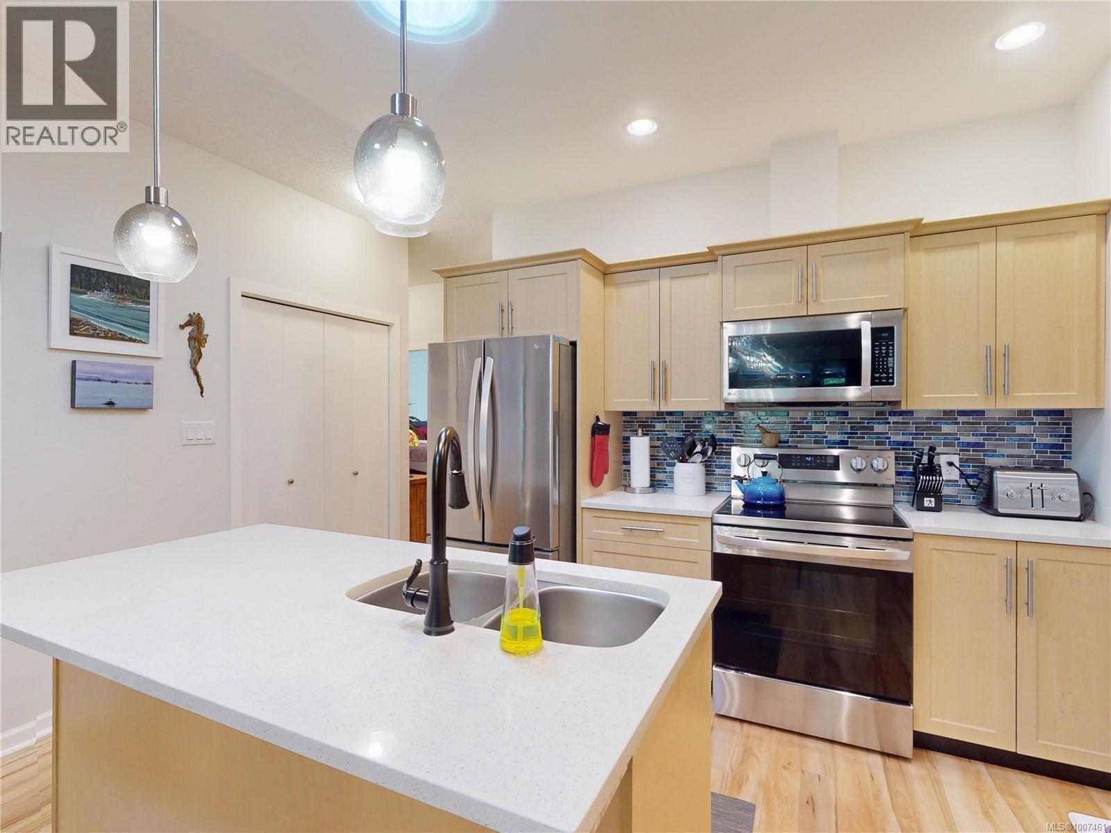 Property at 6373 Shambrook Dr image 5