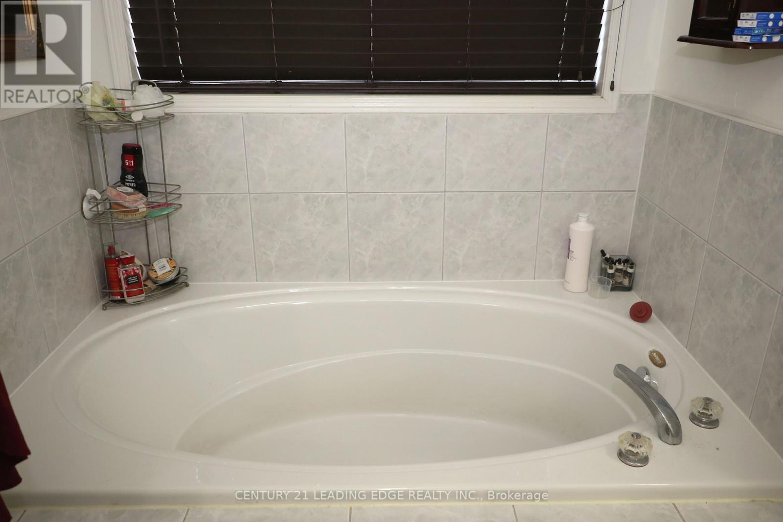 308 Castlemore Avenue, Markham, Ontario  L6C 2R5 - Photo 14 - N12402699