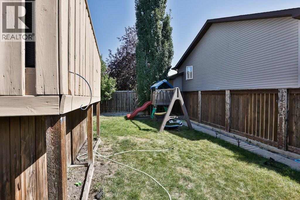 Property at 368 Grizzly Crescent N image 2