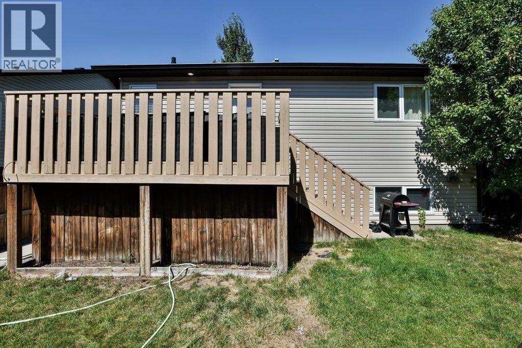 Property at 368 Grizzly Crescent N image 3