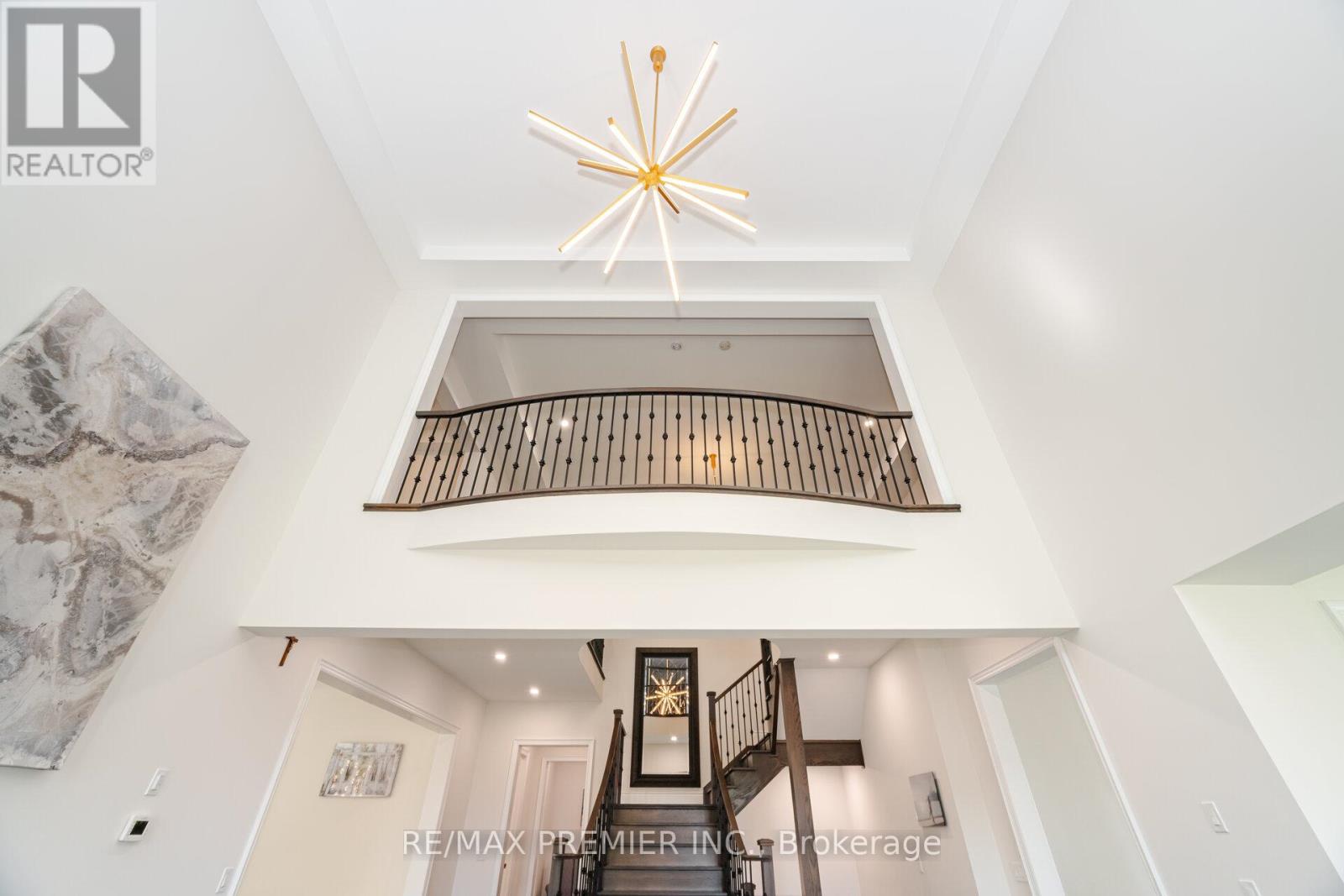 18 Erintown Crescent, Brampton (Toronto Gore Rural Estate), Ontario  L6P 4H2 - Photo 10 - W12402775