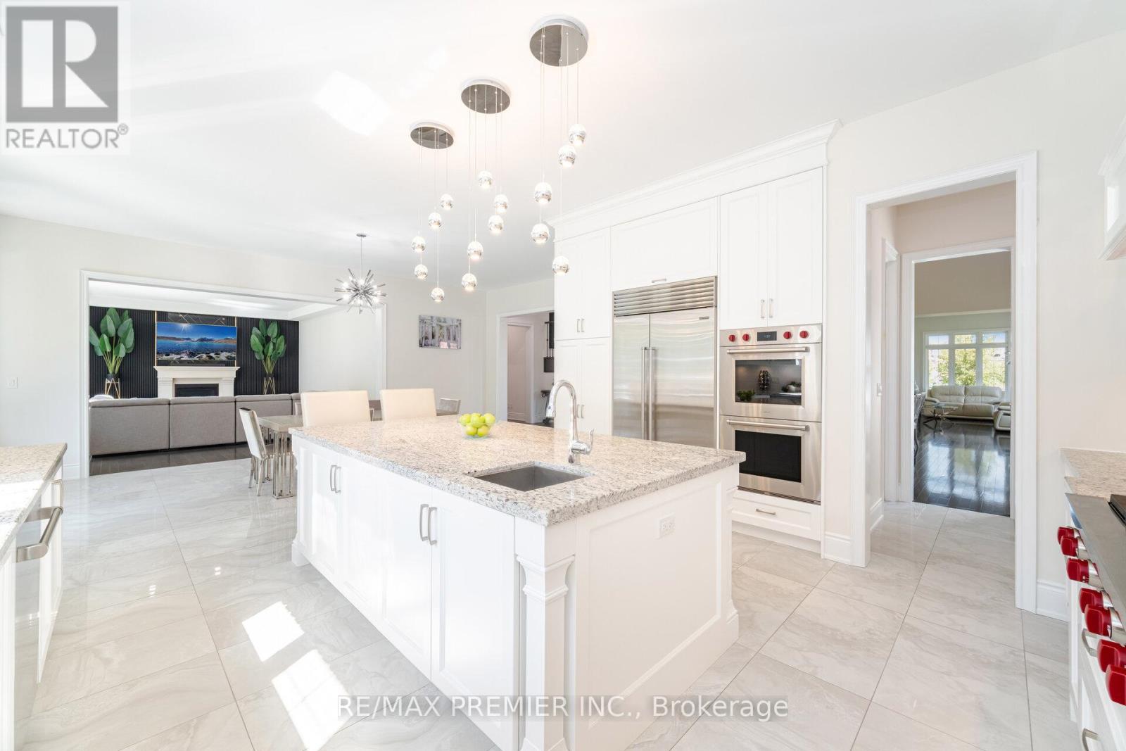 18 Erintown Crescent, Brampton (Toronto Gore Rural Estate), Ontario  L6P 4H2 - Photo 13 - W12402775