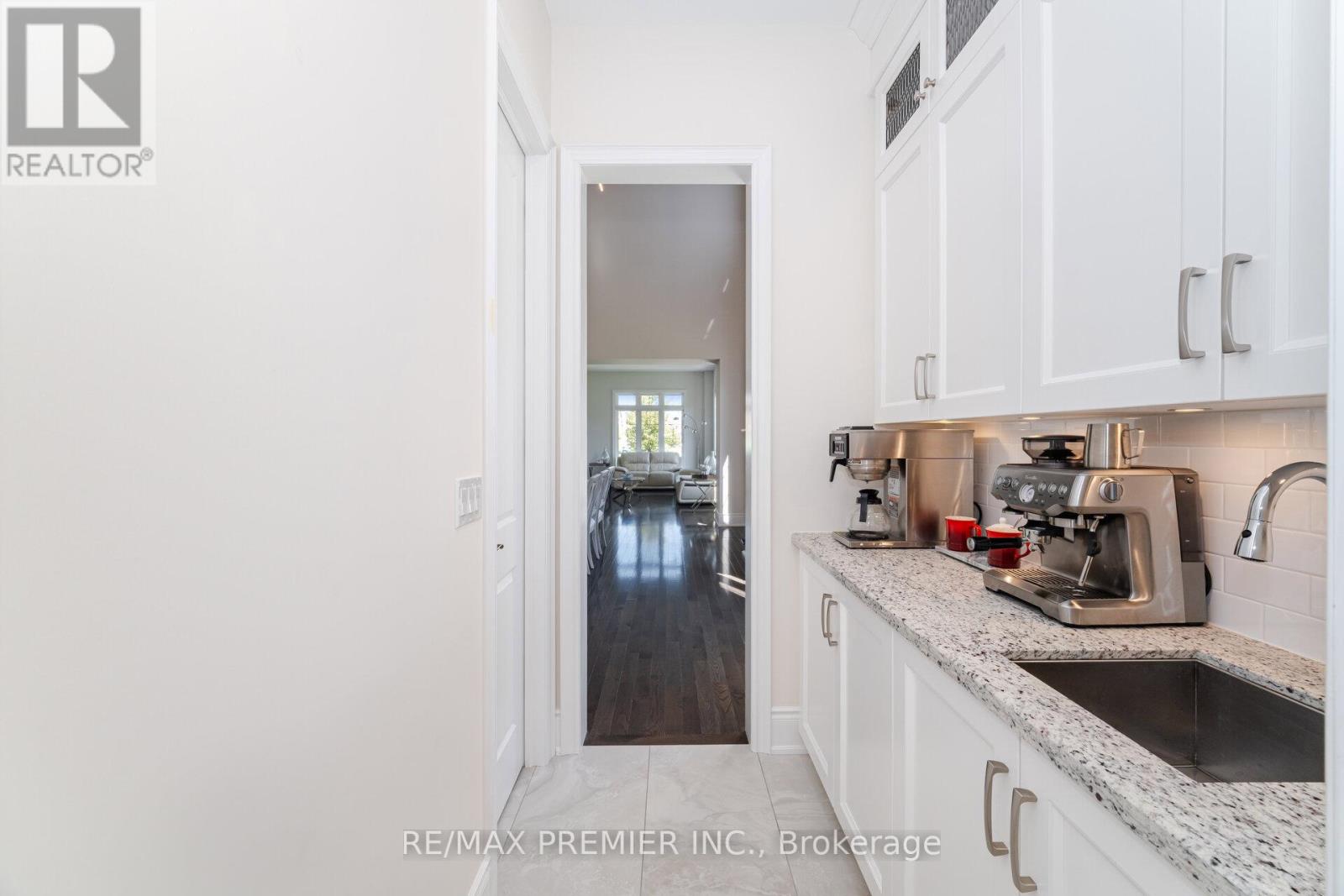 18 Erintown Crescent, Brampton (Toronto Gore Rural Estate), Ontario  L6P 4H2 - Photo 15 - W12402775