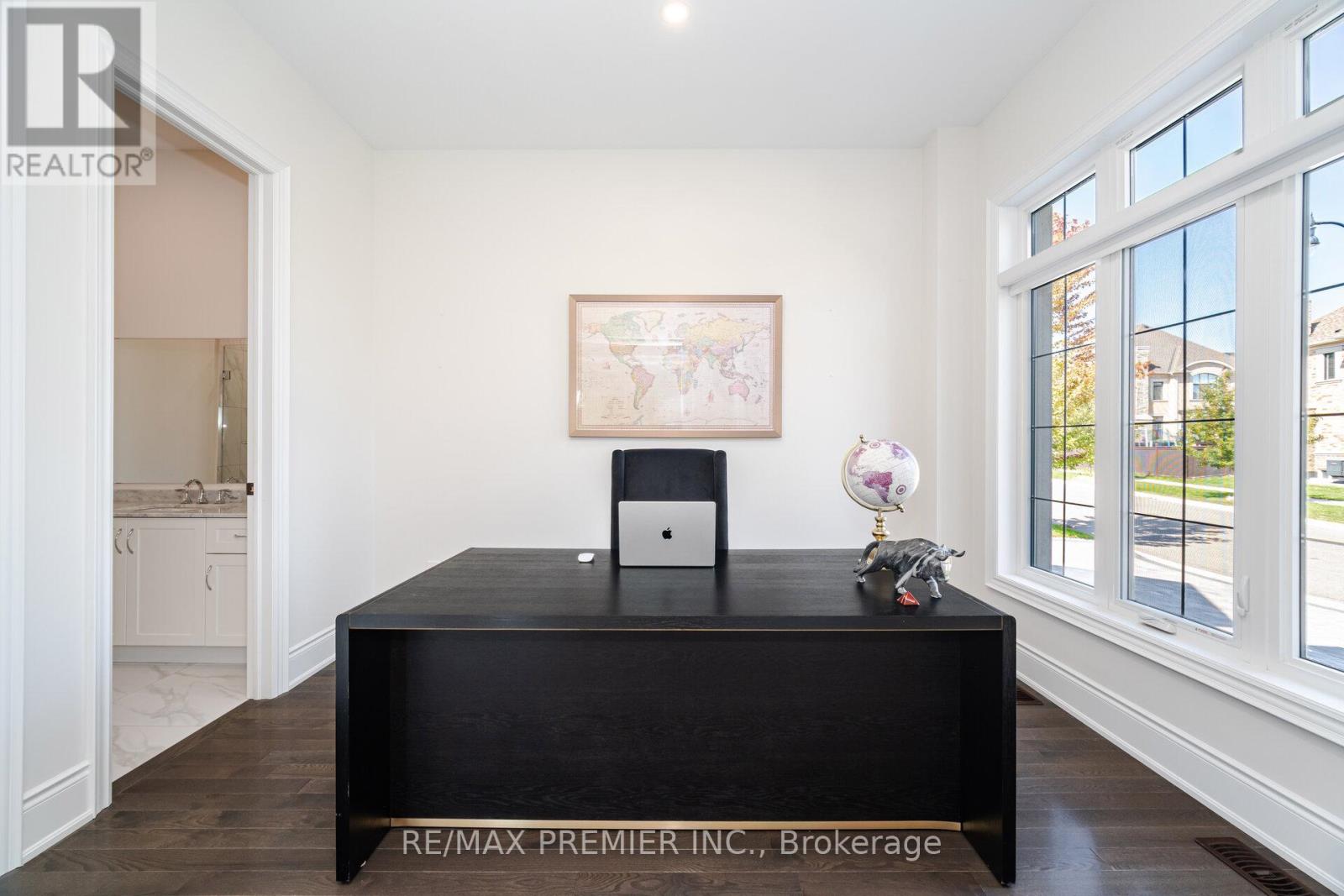 18 Erintown Crescent, Brampton (Toronto Gore Rural Estate), Ontario  L6P 4H2 - Photo 22 - W12402775