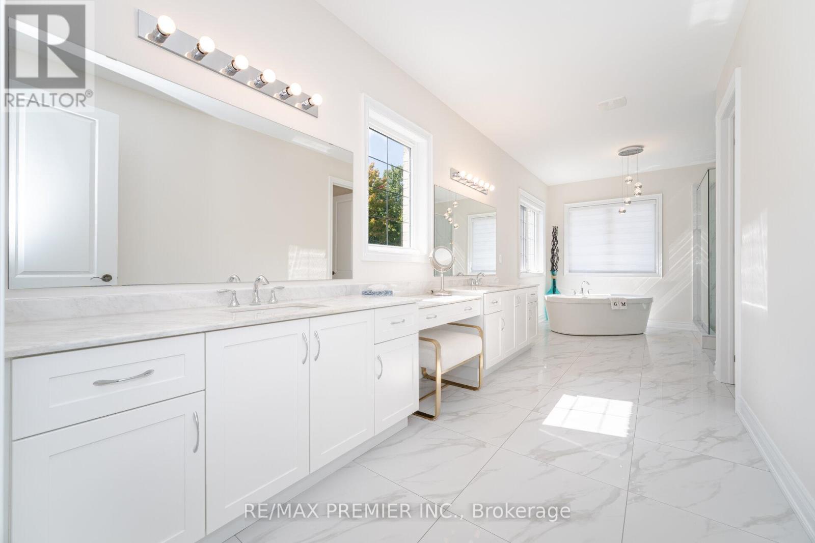 18 Erintown Crescent, Brampton (Toronto Gore Rural Estate), Ontario  L6P 4H2 - Photo 30 - W12402775