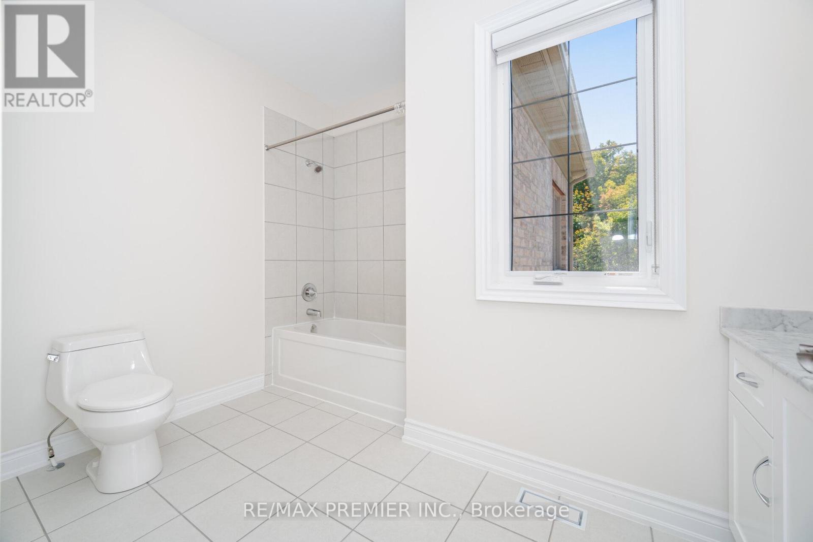 18 Erintown Crescent, Brampton (Toronto Gore Rural Estate), Ontario  L6P 4H2 - Photo 37 - W12402775