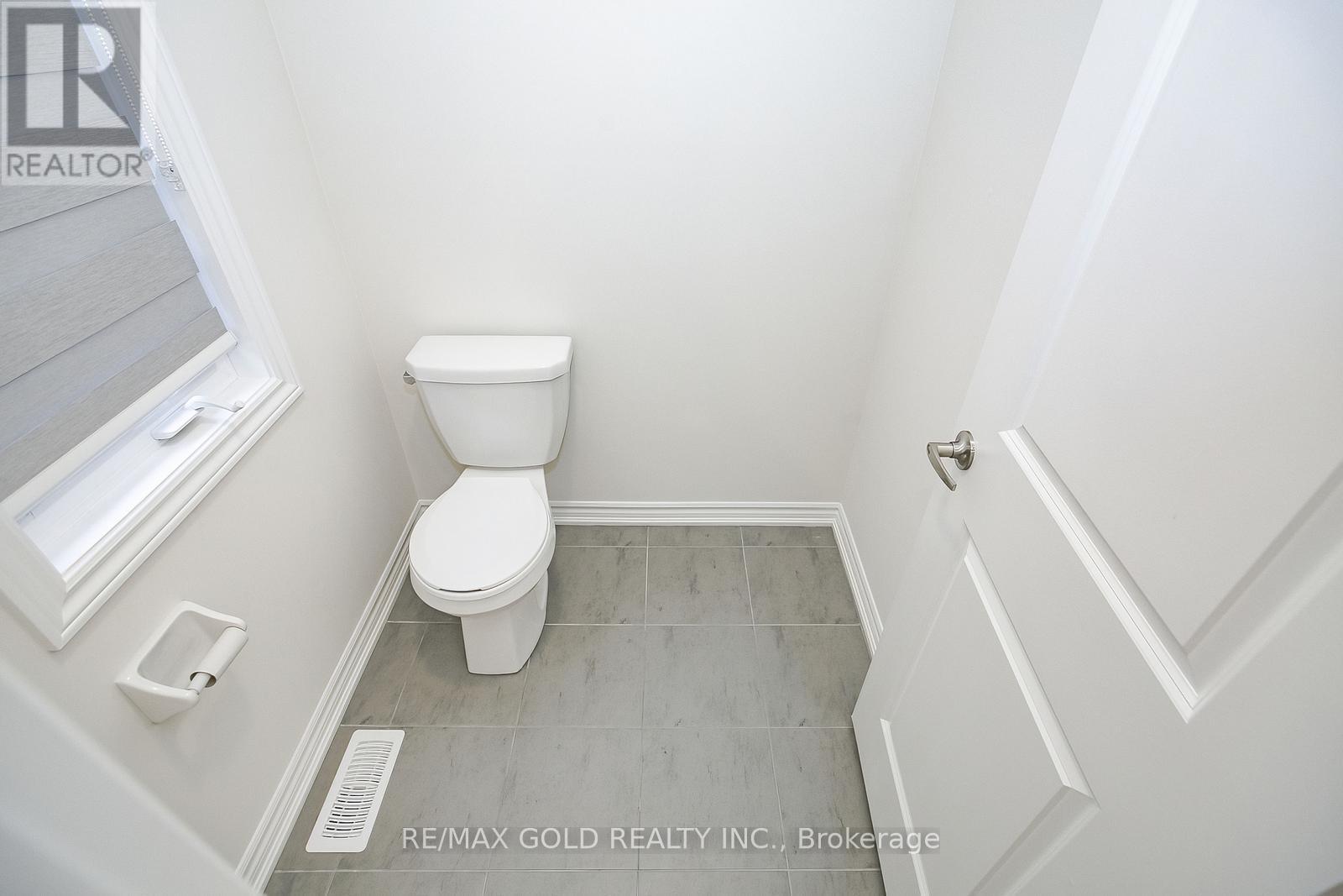 81 Berkely Street, Wasaga Beach, Ontario  L9Z 2N6 - Photo 34 - S12402708