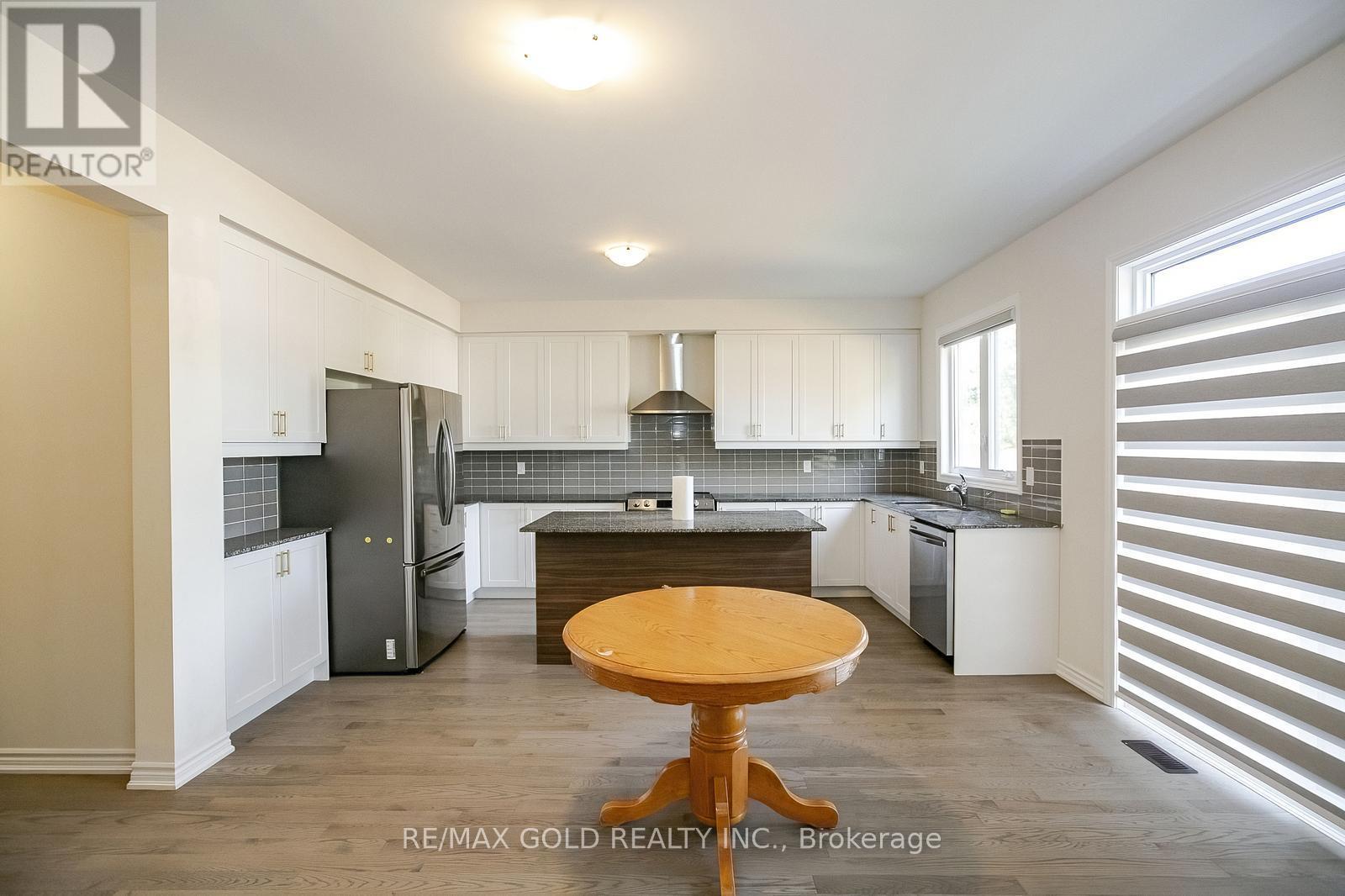 81 Berkely Street, Wasaga Beach, Ontario  L9Z 2N6 - Photo 16 - S12402708