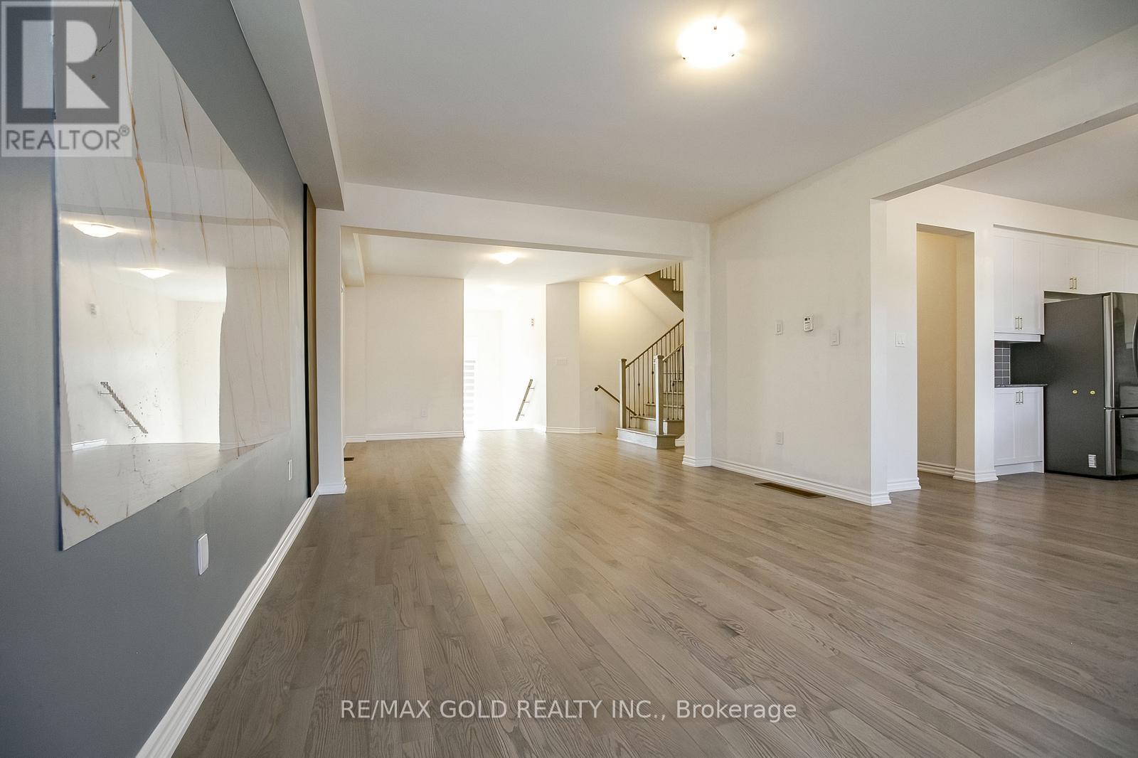 81 Berkely Street, Wasaga Beach, Ontario  L9Z 2N6 - Photo 13 - S12402708