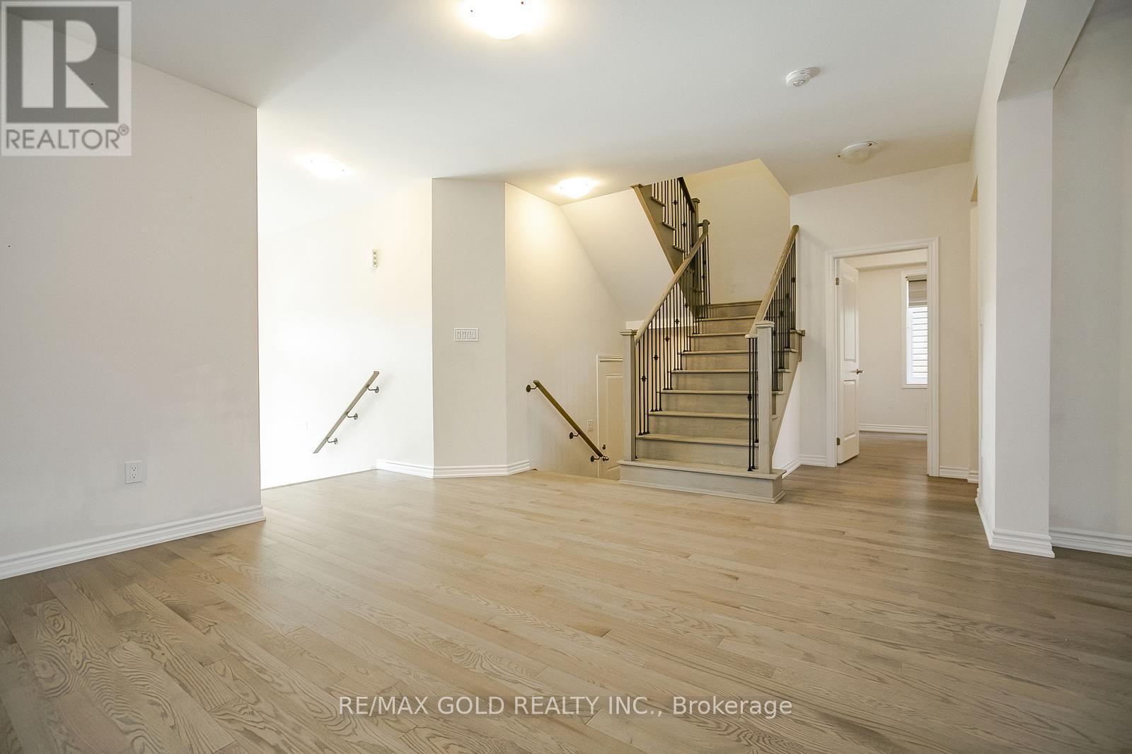 81 Berkely Street, Wasaga Beach, Ontario  L9Z 2N6 - Photo 10 - S12402708