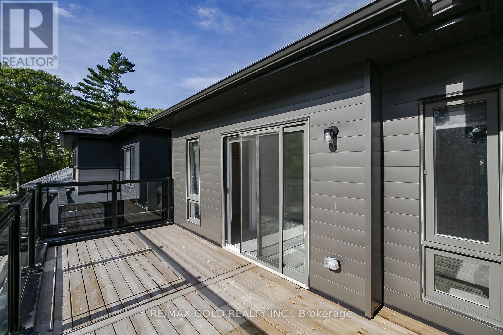 81 Berkely Street, Wasaga Beach, Ontario  L9Z 2N6 - Photo 48 - S12402708
