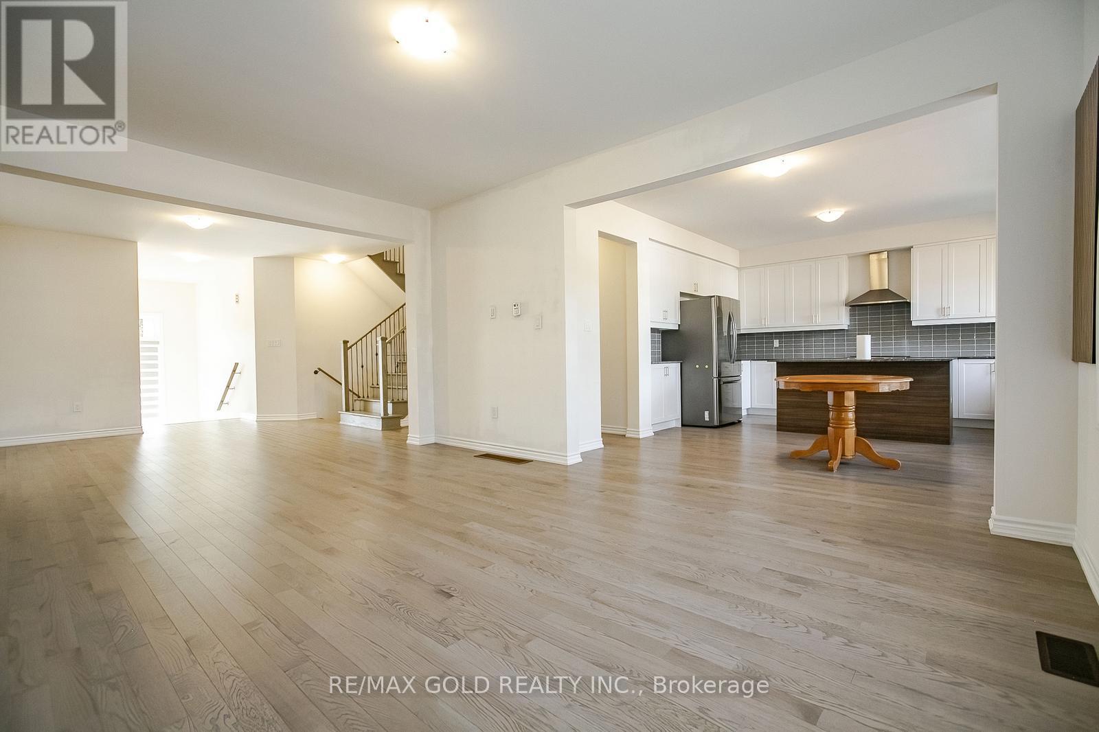 81 Berkely Street, Wasaga Beach, Ontario  L9Z 2N6 - Photo 14 - S12402708