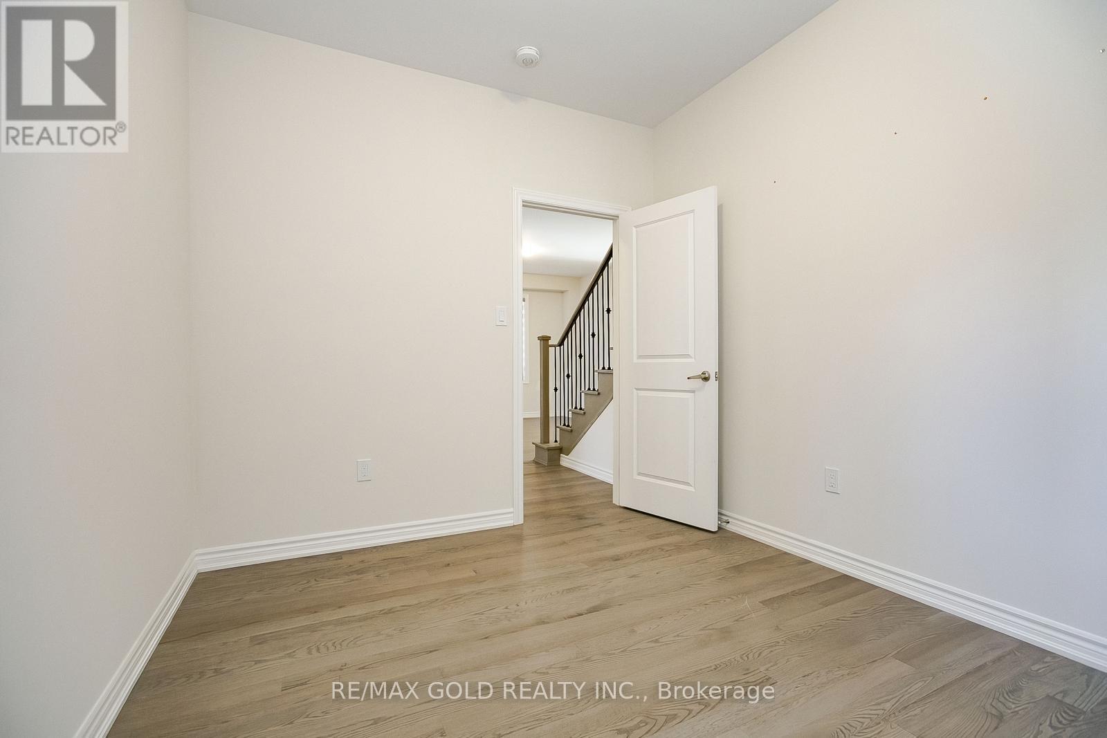 81 Berkely Street, Wasaga Beach, Ontario  L9Z 2N6 - Photo 21 - S12402708