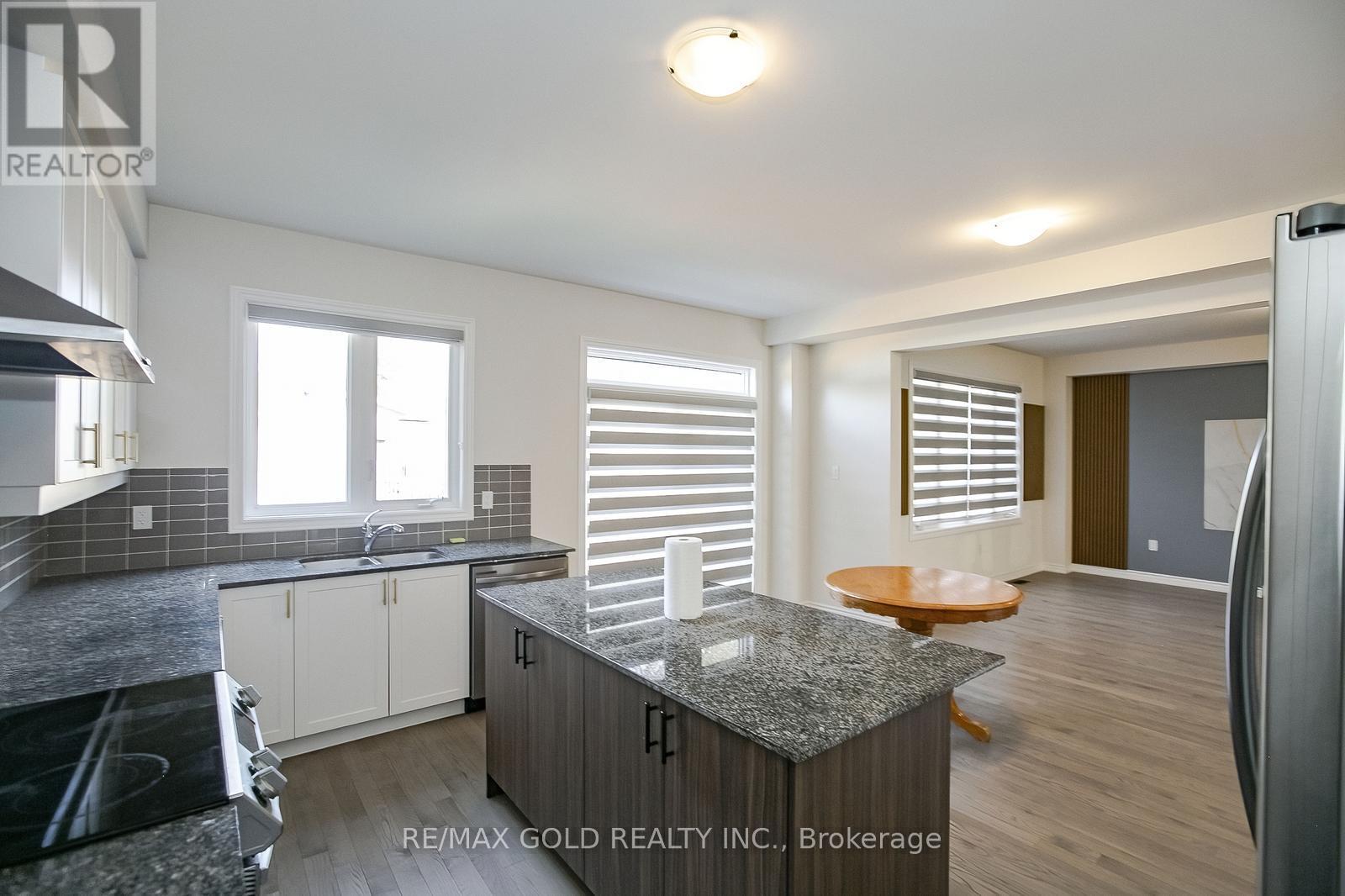81 Berkely Street, Wasaga Beach, Ontario  L9Z 2N6 - Photo 18 - S12402708