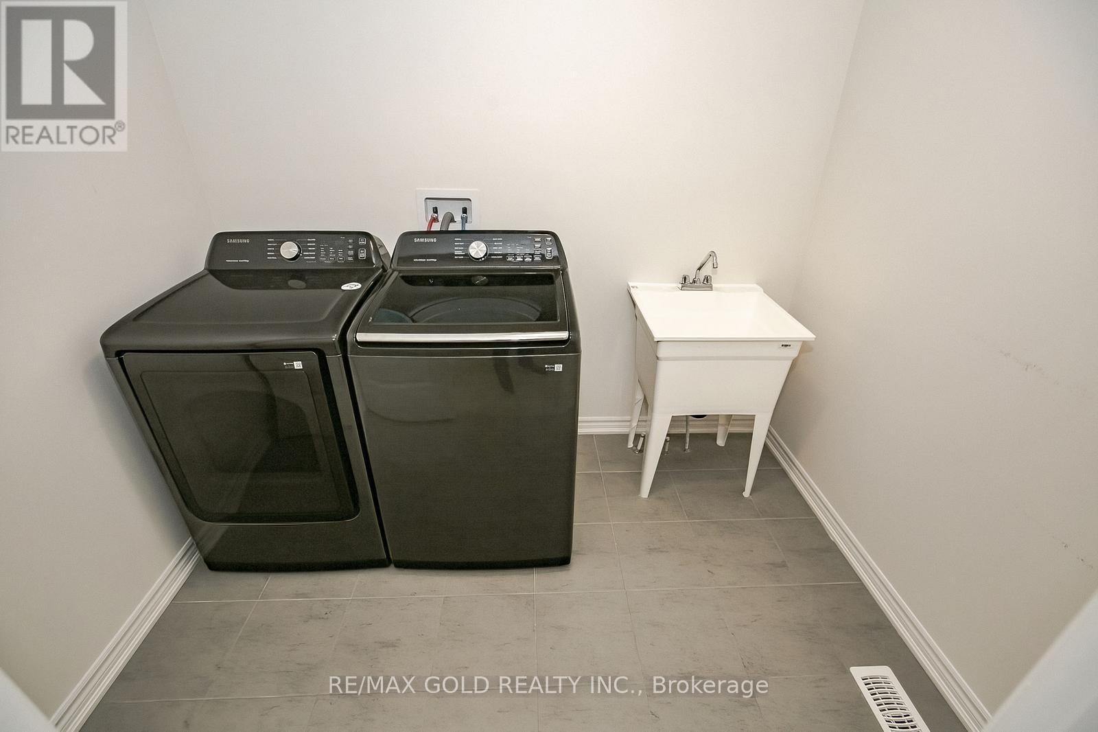 81 Berkely Street, Wasaga Beach, Ontario  L9Z 2N6 - Photo 45 - S12402708