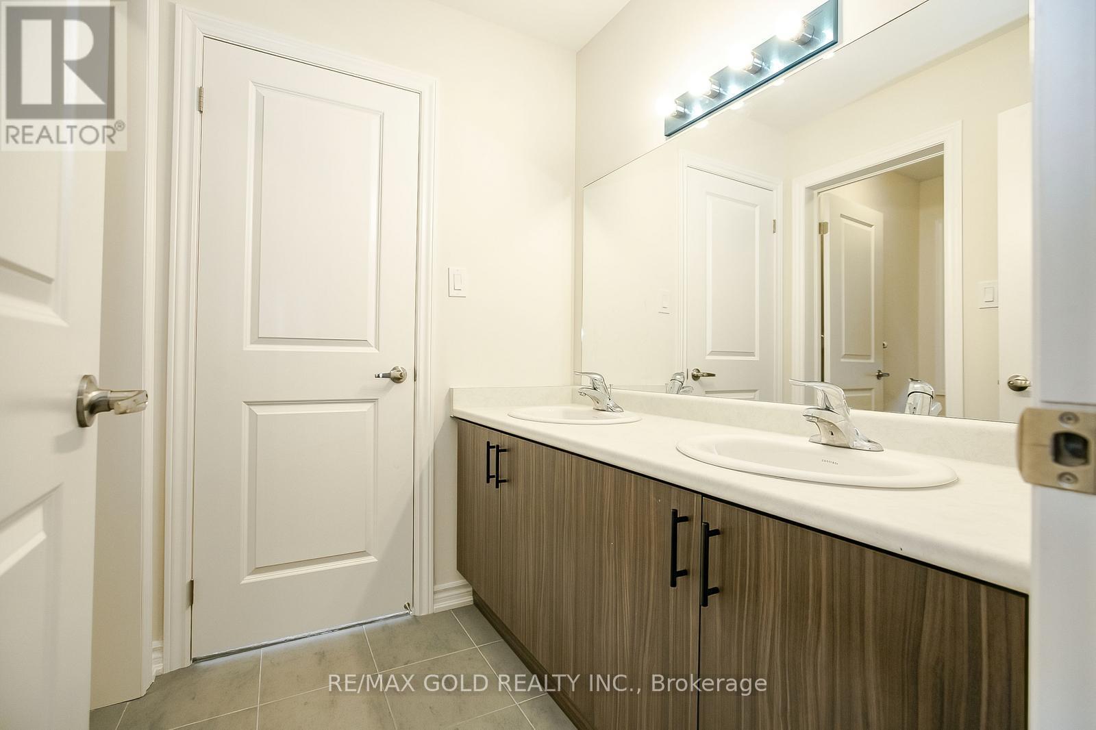 81 Berkely Street, Wasaga Beach, Ontario  L9Z 2N6 - Photo 36 - S12402708