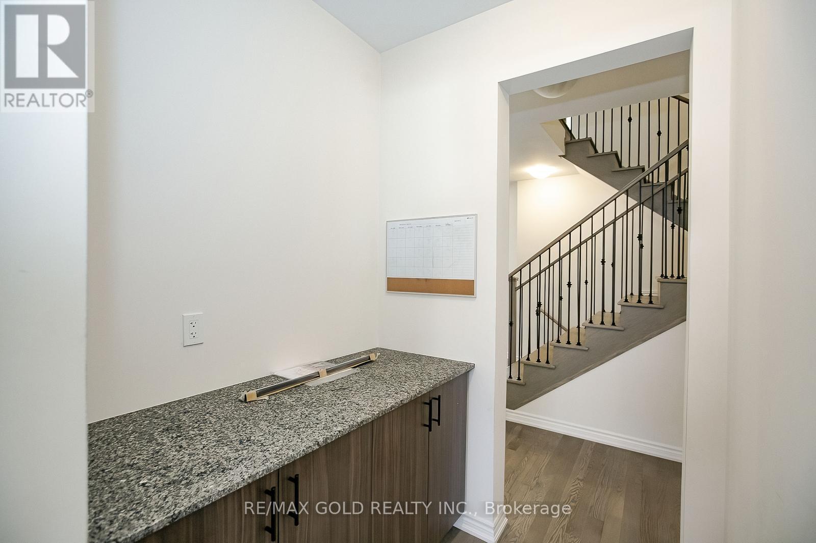 81 Berkely Street, Wasaga Beach, Ontario  L9Z 2N6 - Photo 19 - S12402708