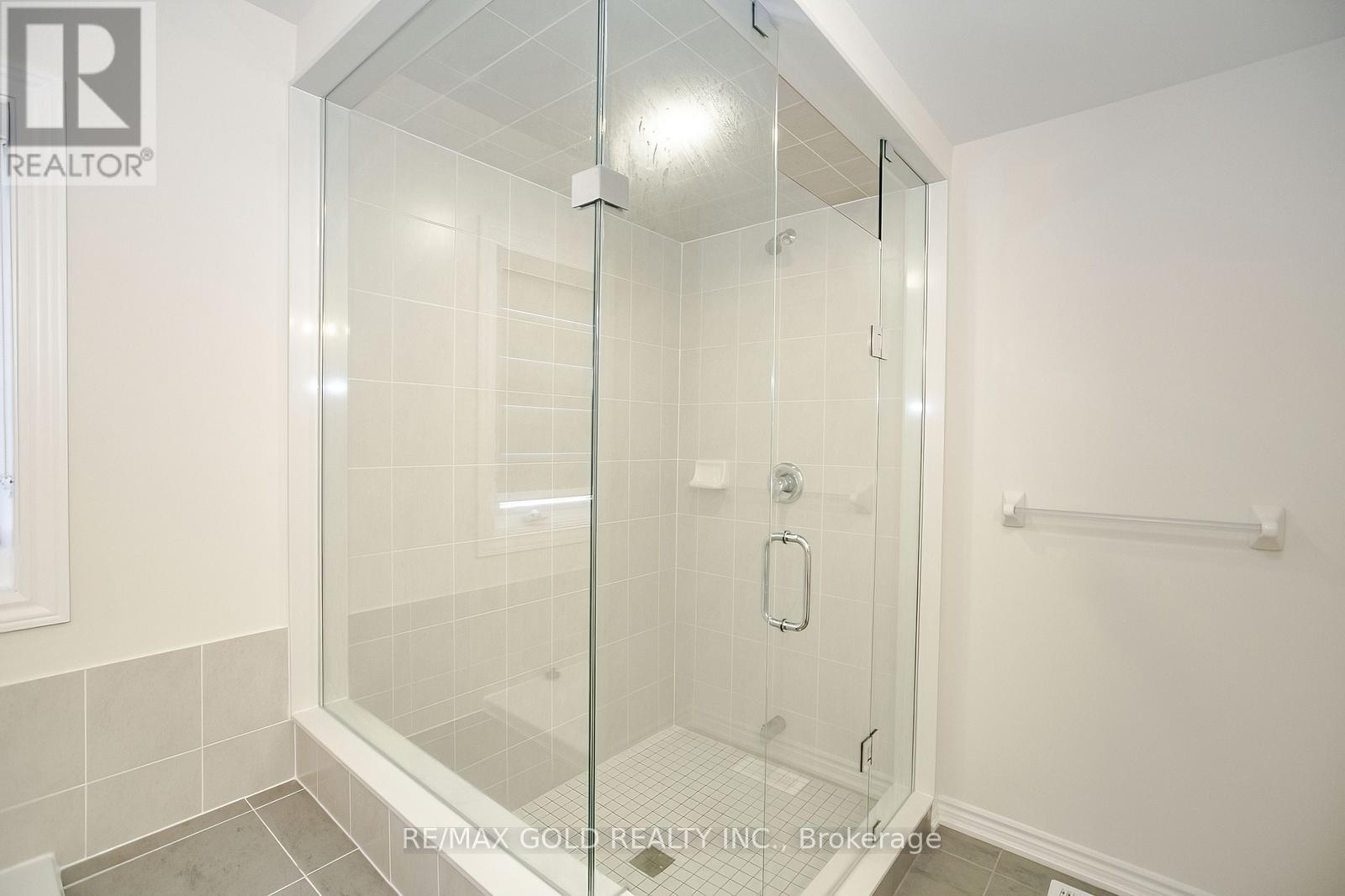 81 Berkely Street, Wasaga Beach, Ontario  L9Z 2N6 - Photo 33 - S12402708