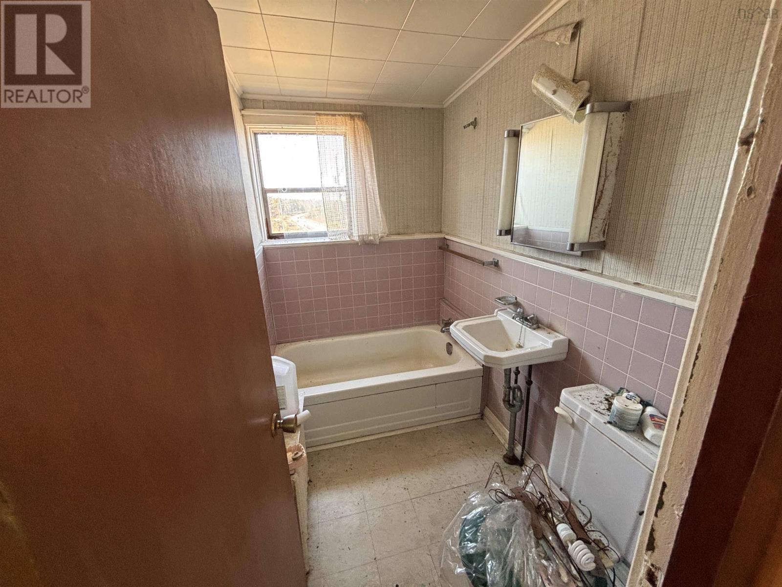 934 Mira Bay Drive, Catalone Gut, Nova Scotia  B1C 2B8 - Photo 14 - 202508086