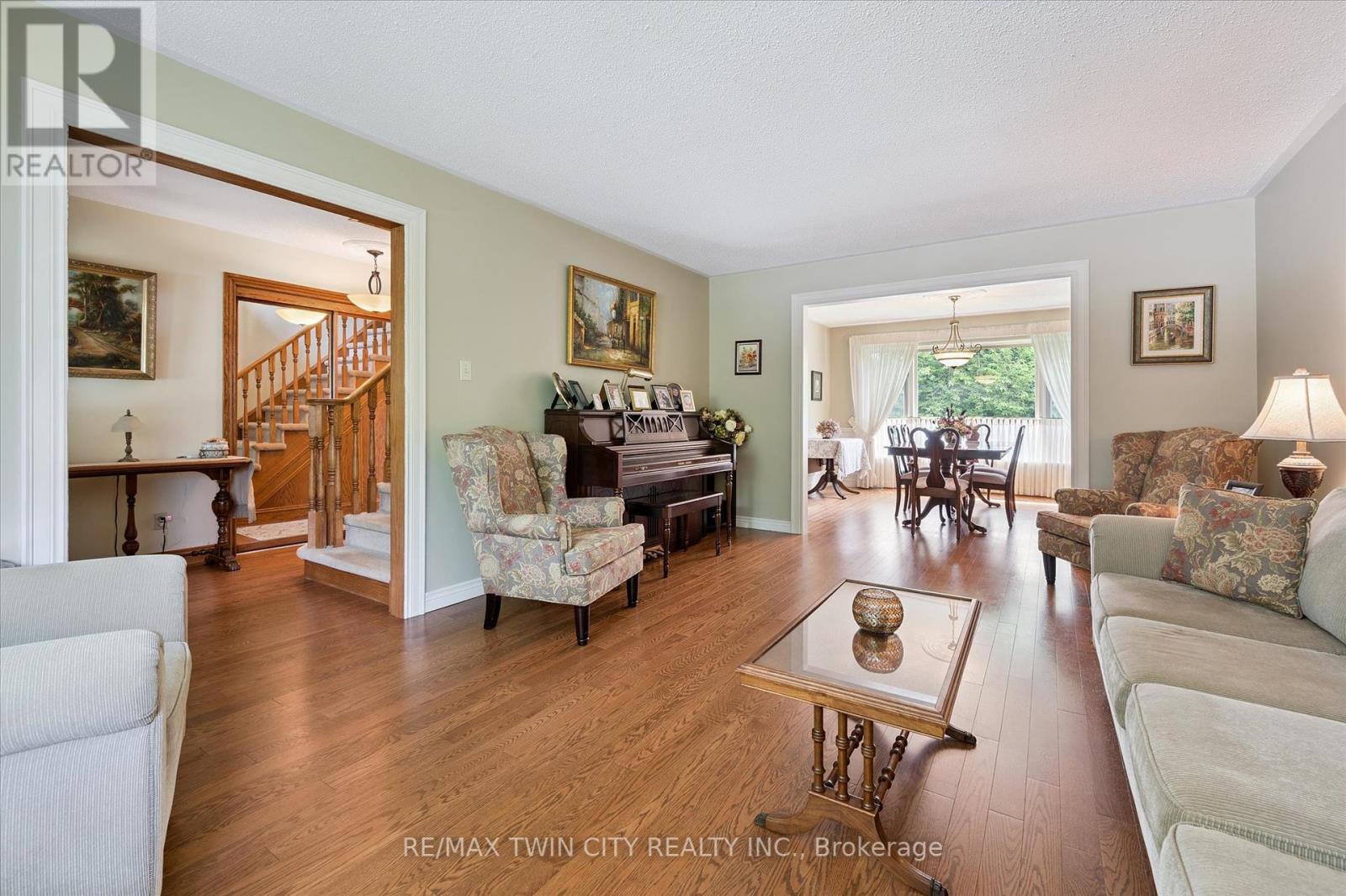45 Applewood Crescent, Cambridge, Ontario  N1S 4K1 - Photo 10 - X12402791