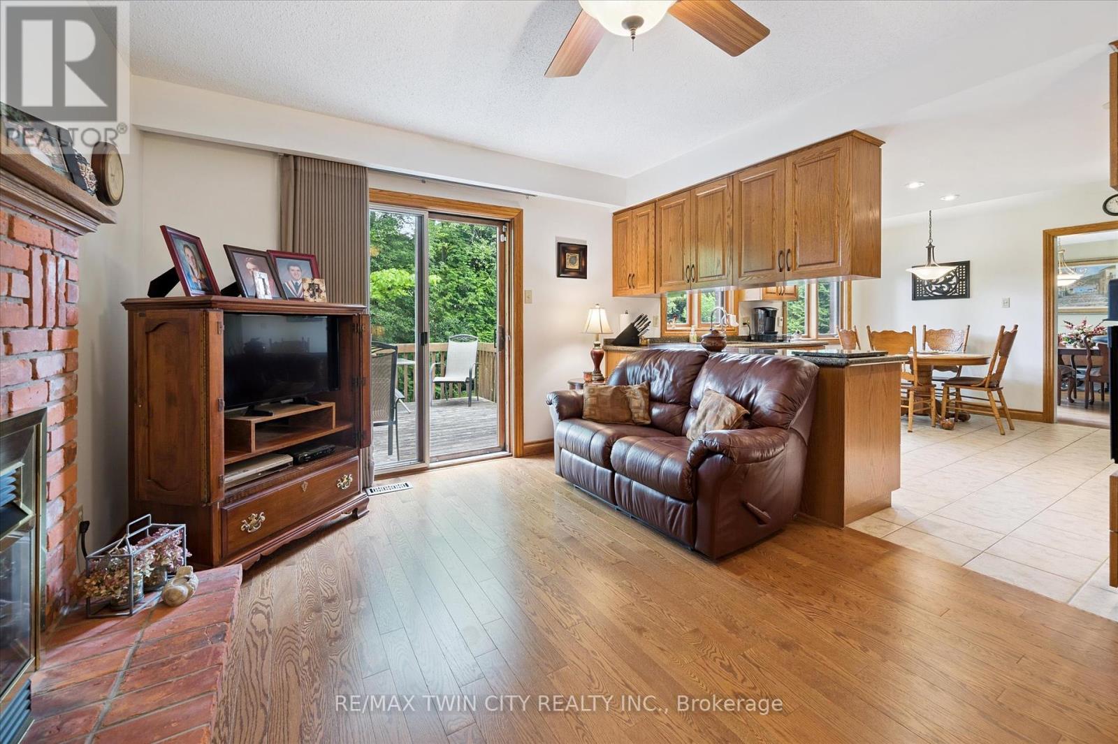 45 Applewood Crescent, Cambridge, Ontario  N1S 4K1 - Photo 19 - X12402791