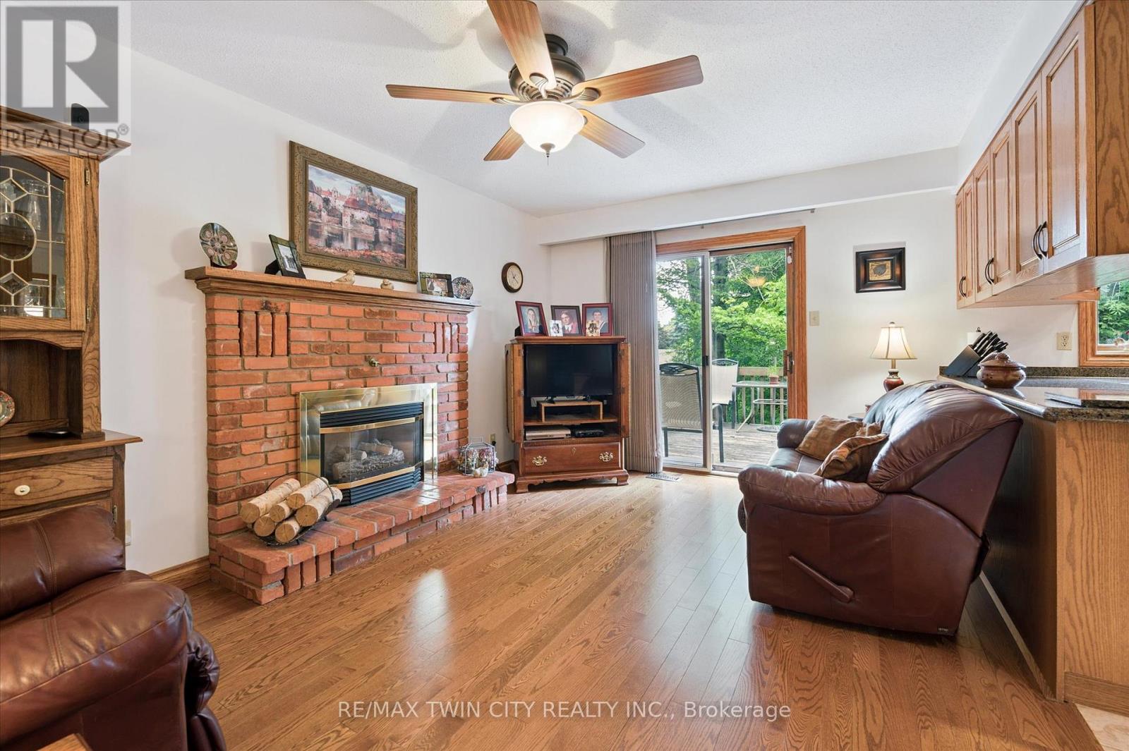 45 Applewood Crescent, Cambridge, Ontario  N1S 4K1 - Photo 20 - X12402791