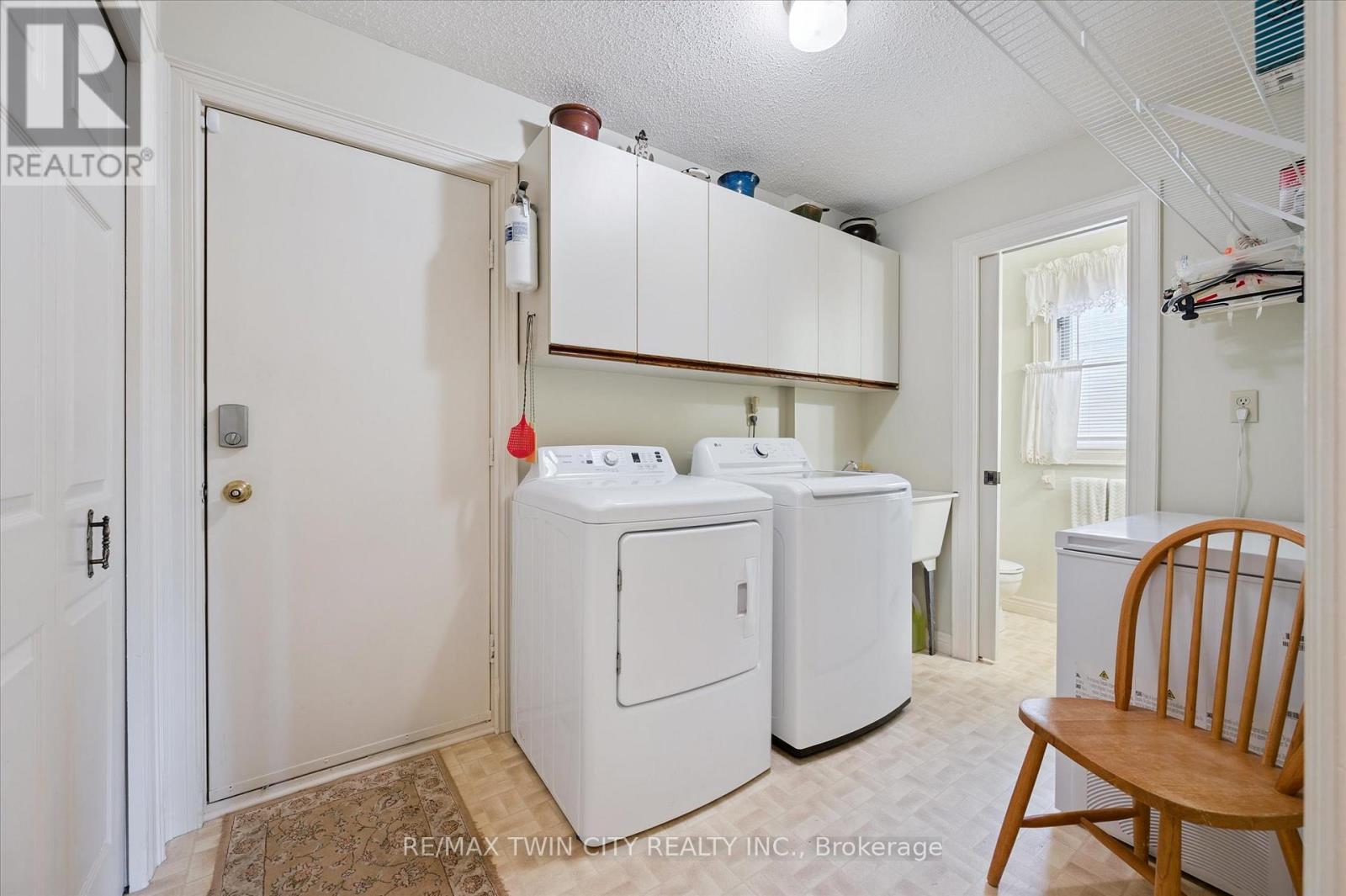 45 Applewood Crescent, Cambridge, Ontario  N1S 4K1 - Photo 22 - X12402791