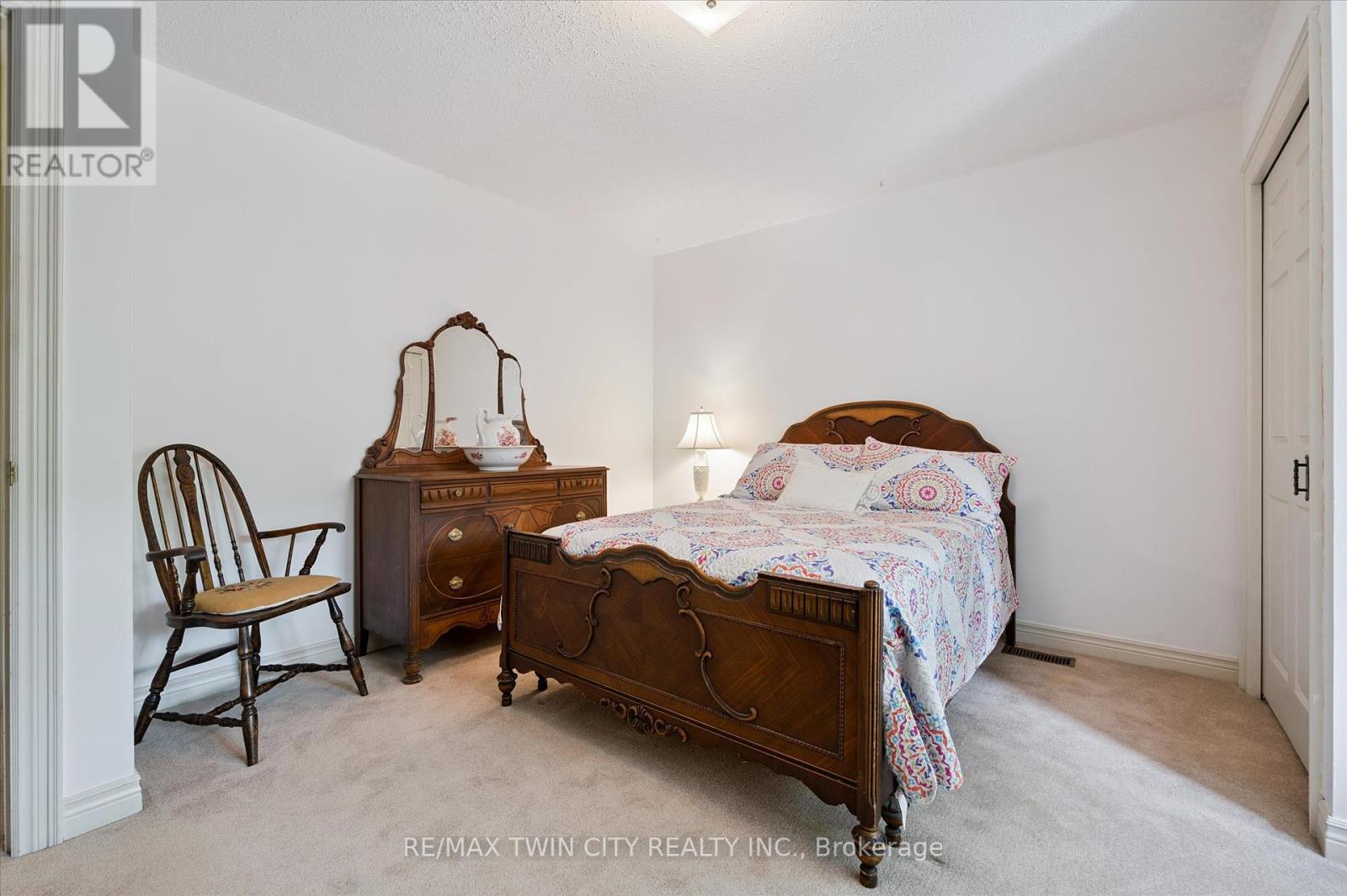 45 Applewood Crescent, Cambridge, Ontario  N1S 4K1 - Photo 29 - X12402791