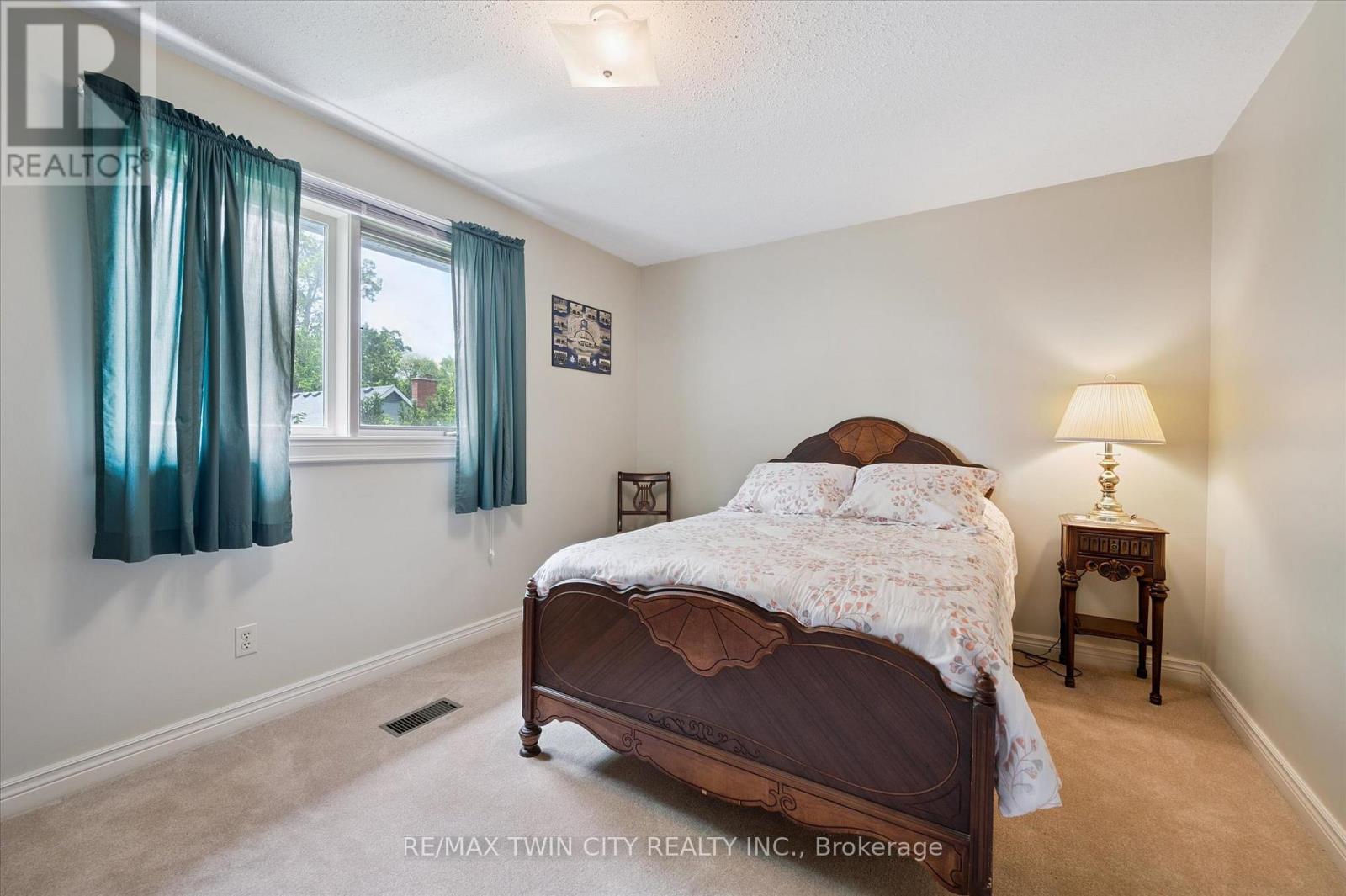 45 Applewood Crescent, Cambridge, Ontario  N1S 4K1 - Photo 31 - X12402791