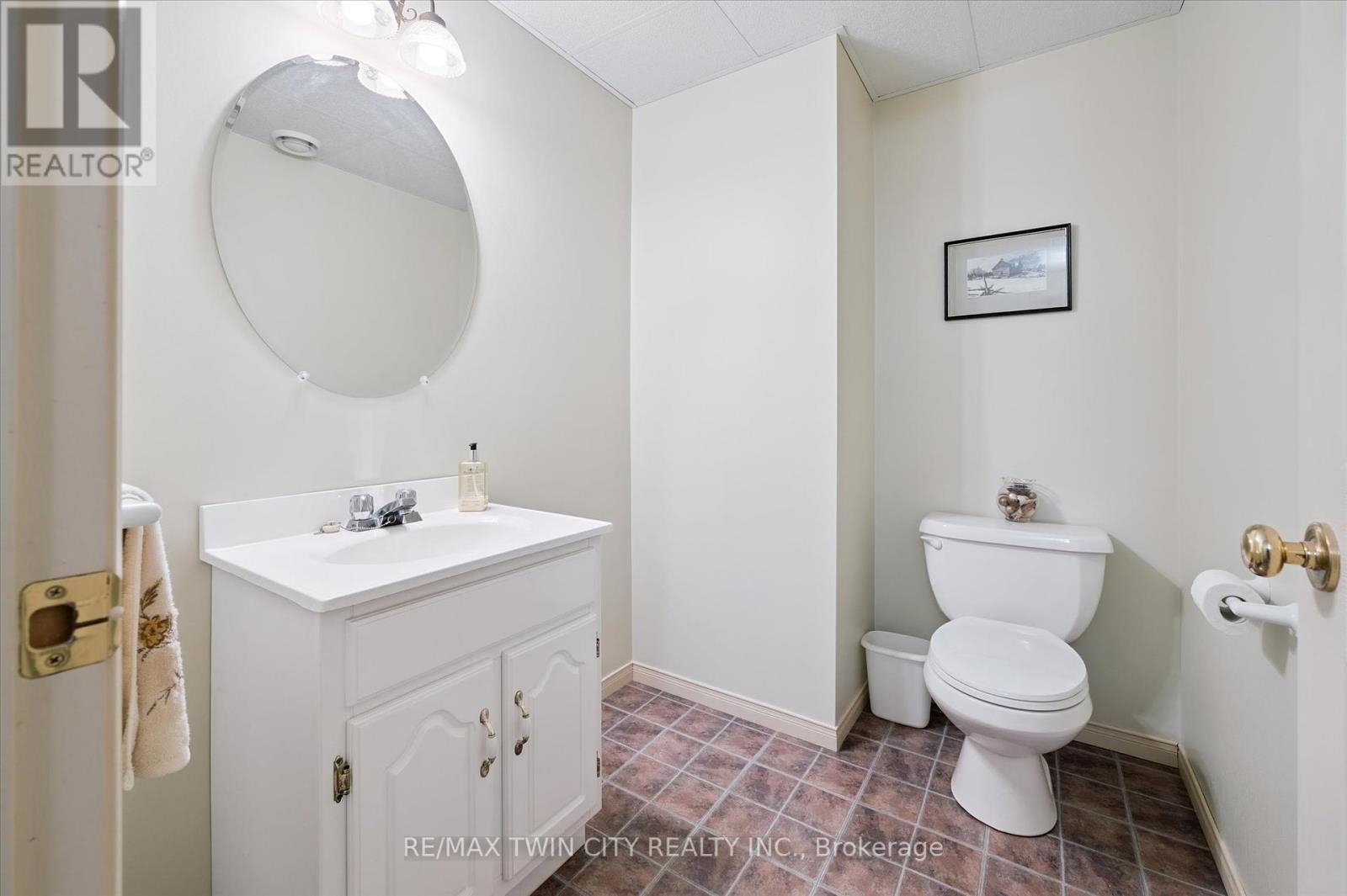 45 Applewood Crescent, Cambridge, Ontario  N1S 4K1 - Photo 42 - X12402791