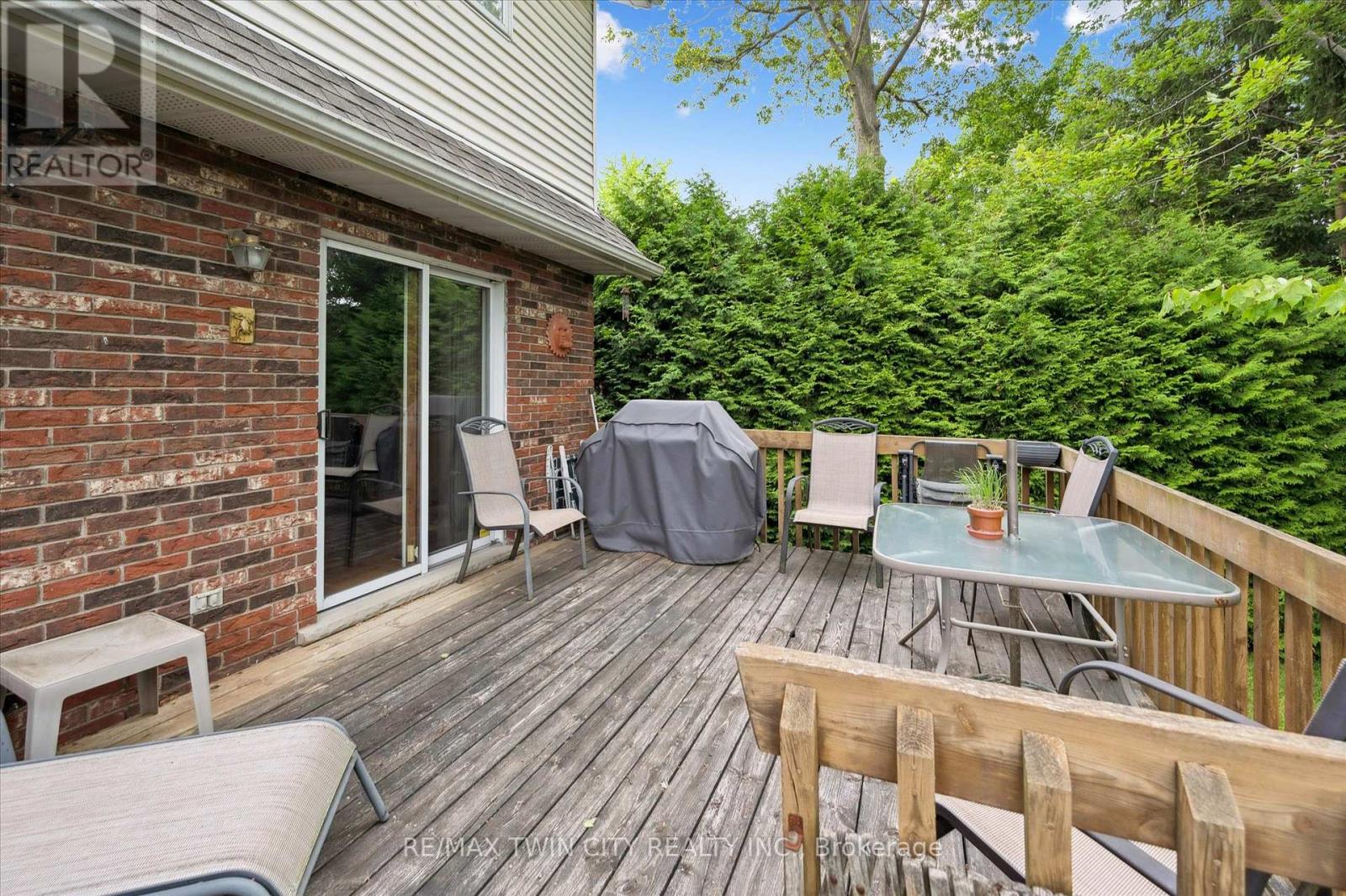 45 Applewood Crescent, Cambridge, Ontario  N1S 4K1 - Photo 43 - X12402791