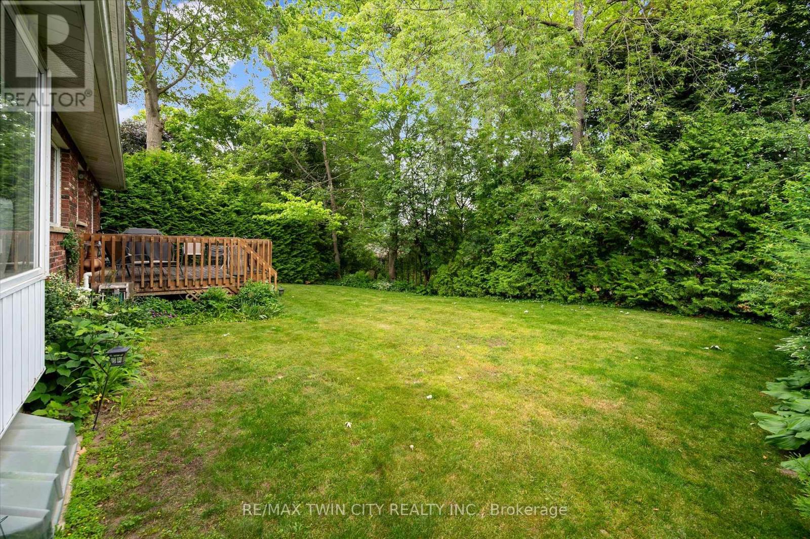 45 Applewood Crescent, Cambridge, Ontario  N1S 4K1 - Photo 47 - X12402791